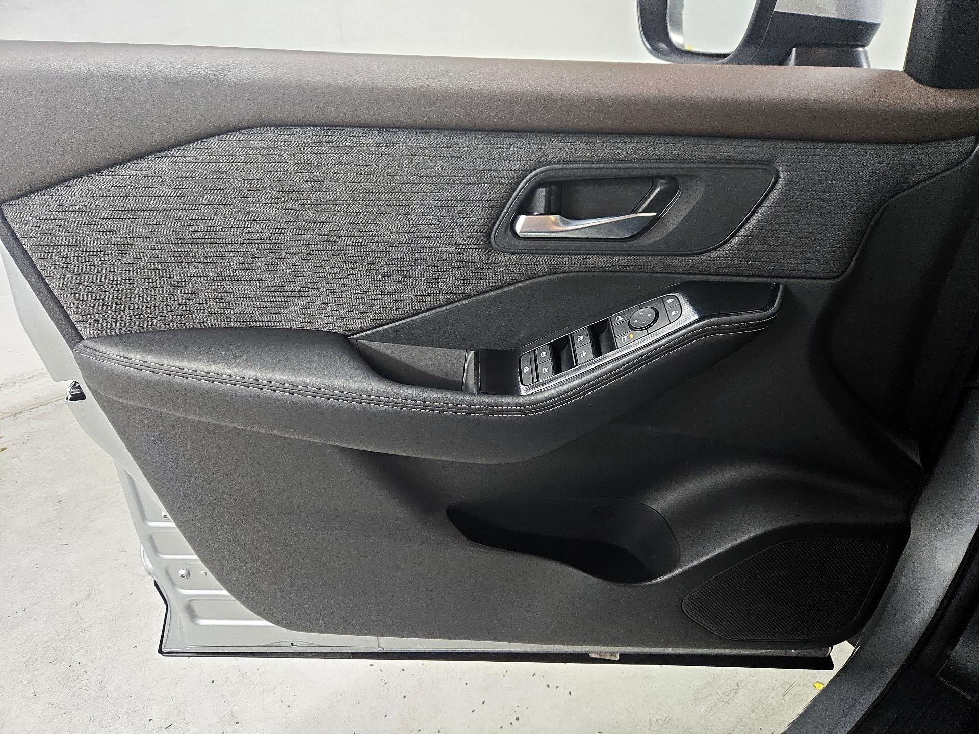 Thumbnail: 2023 Nissan Rogue - 12