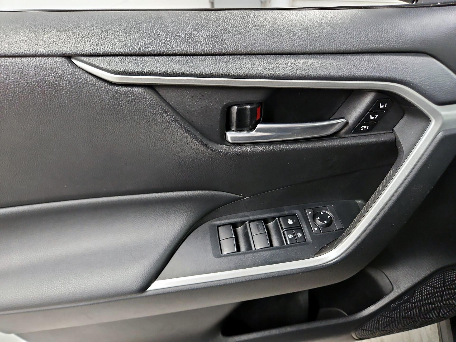 Thumbnail: 2021 Toyota RAV4 - 12