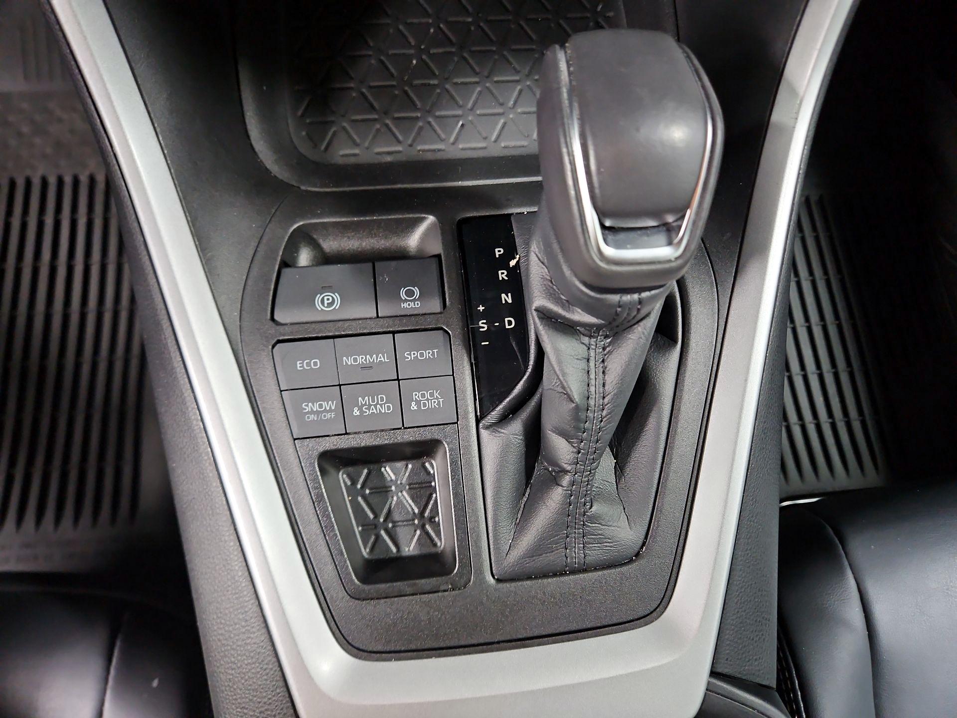 Thumbnail: 2021 Toyota RAV4 - 17