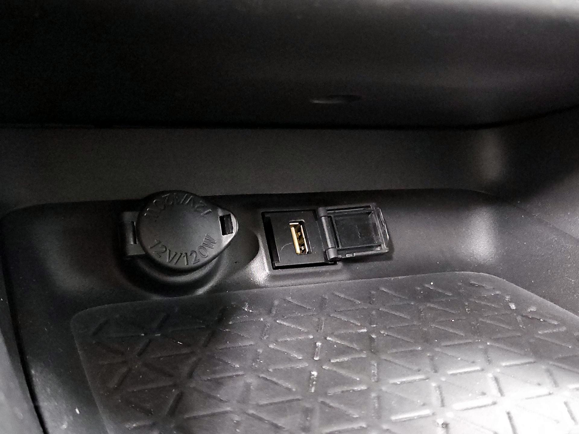 Thumbnail: 2021 Toyota RAV4 - 18