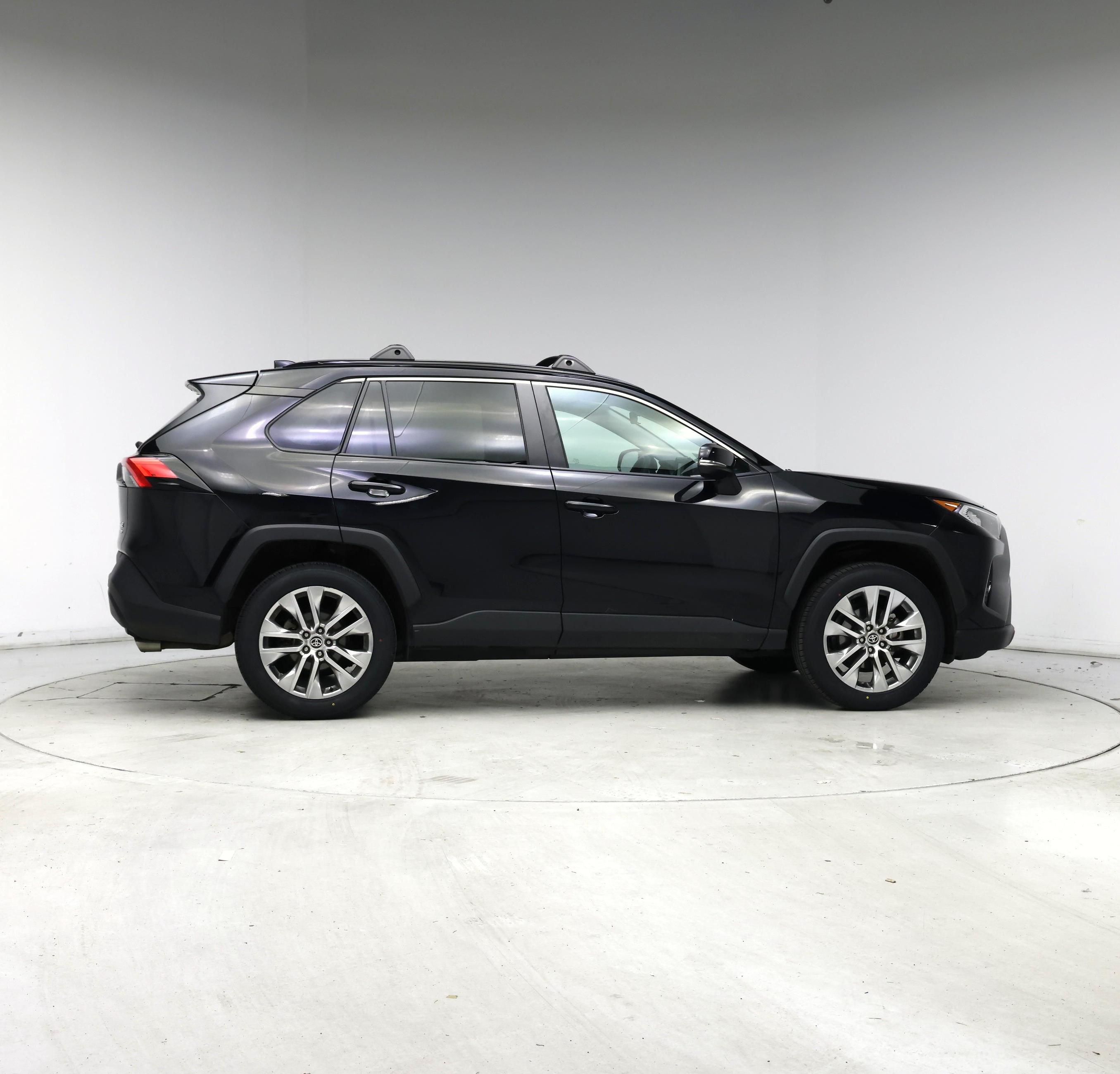 Thumbnail: 2021 Toyota RAV4 - 7