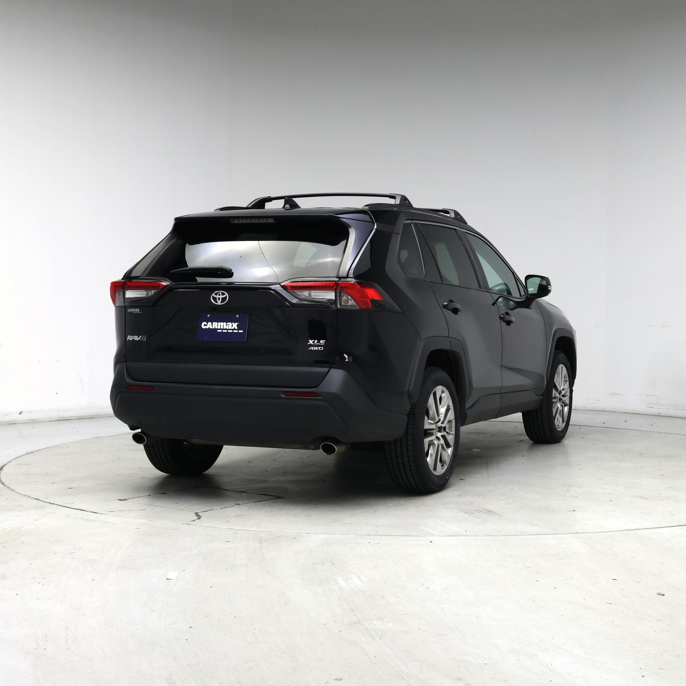 Thumbnail: 2021 Toyota RAV4 - 8