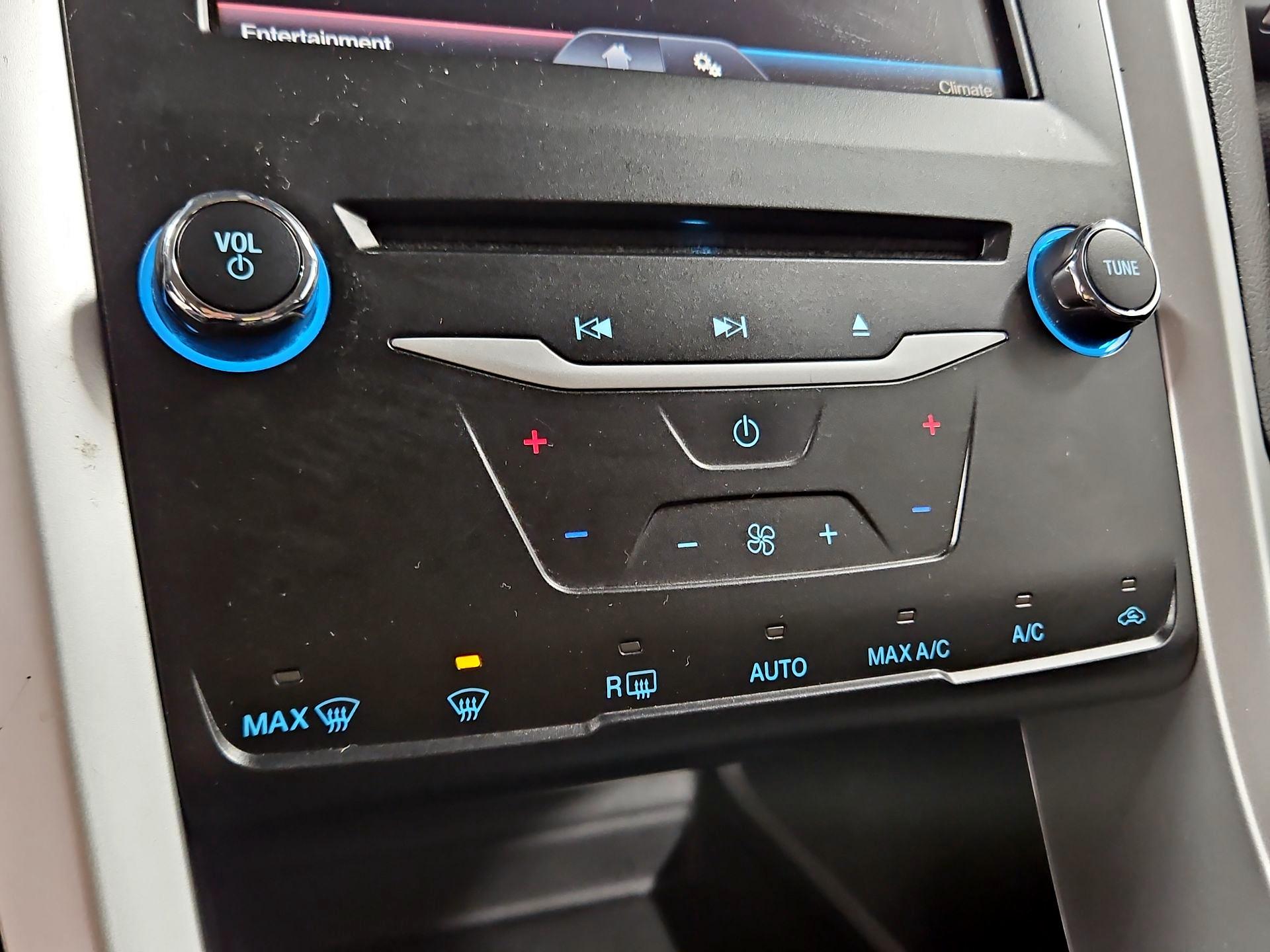 Thumbnail: 2015 Ford Fusion - 16