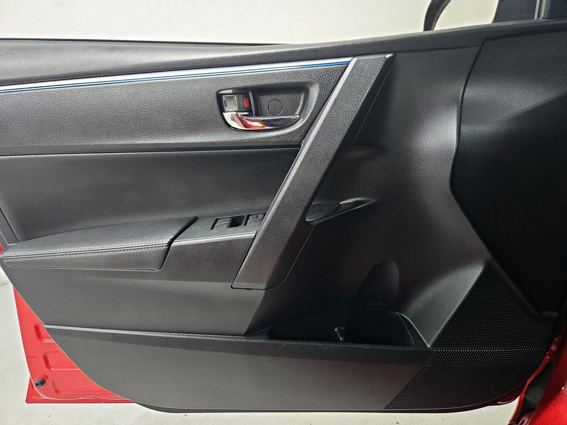 Thumbnail: 2015 Toyota Corolla - 12