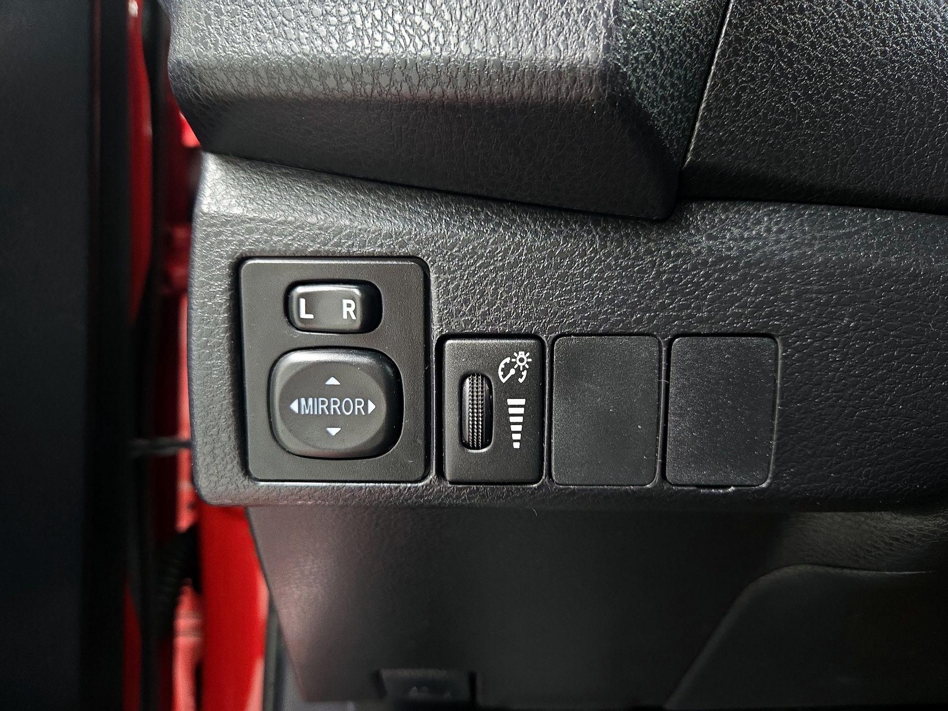 Thumbnail: 2015 Toyota Corolla - 13