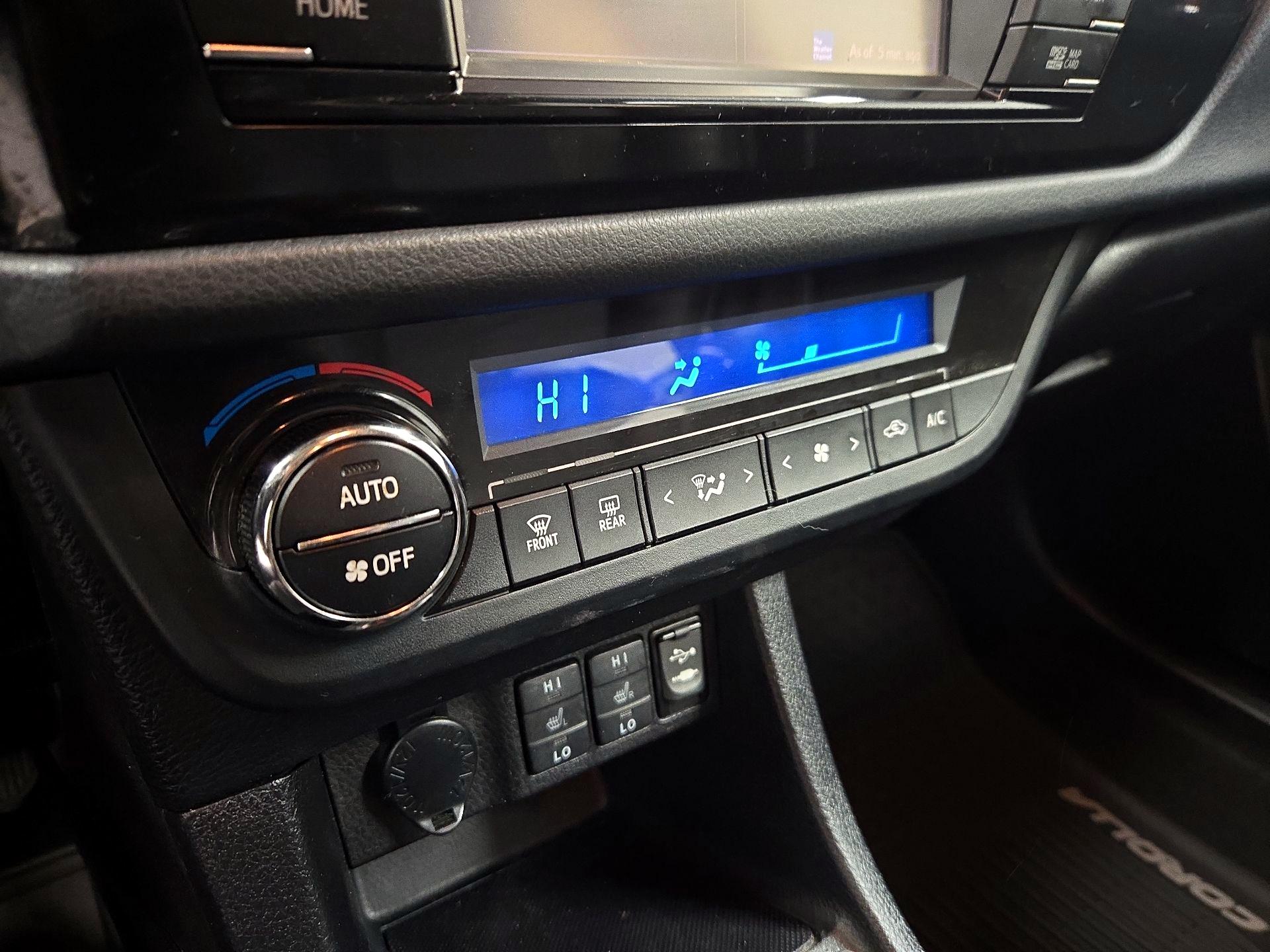 Thumbnail: 2015 Toyota Corolla - 17