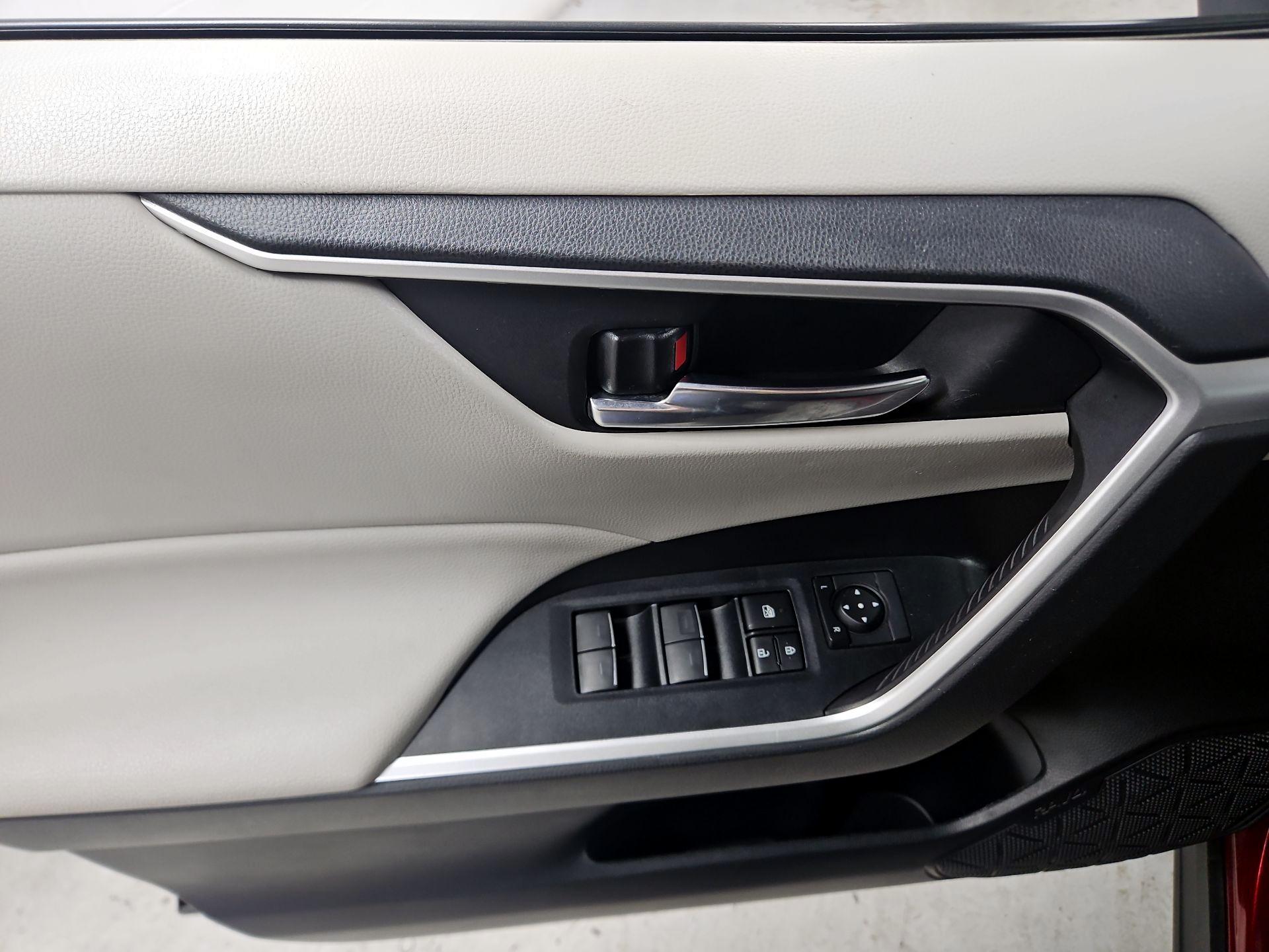 Thumbnail: 2022 Toyota RAV4 - 12