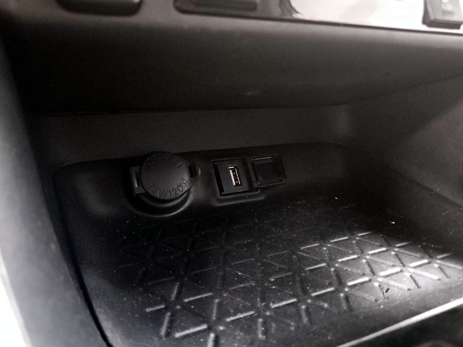 Thumbnail: 2022 Toyota RAV4 - 18