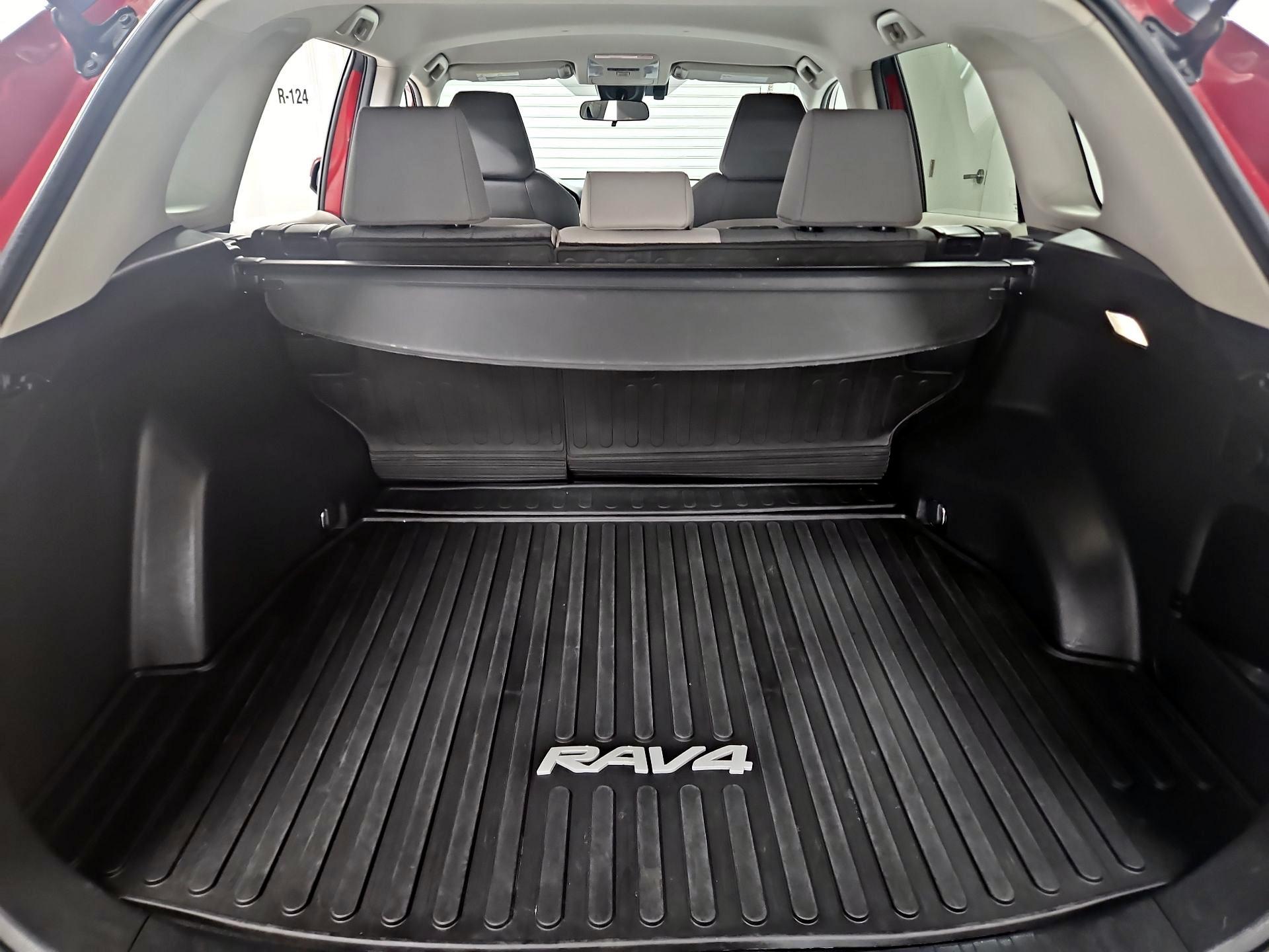 Thumbnail: 2022 Toyota RAV4 - 20