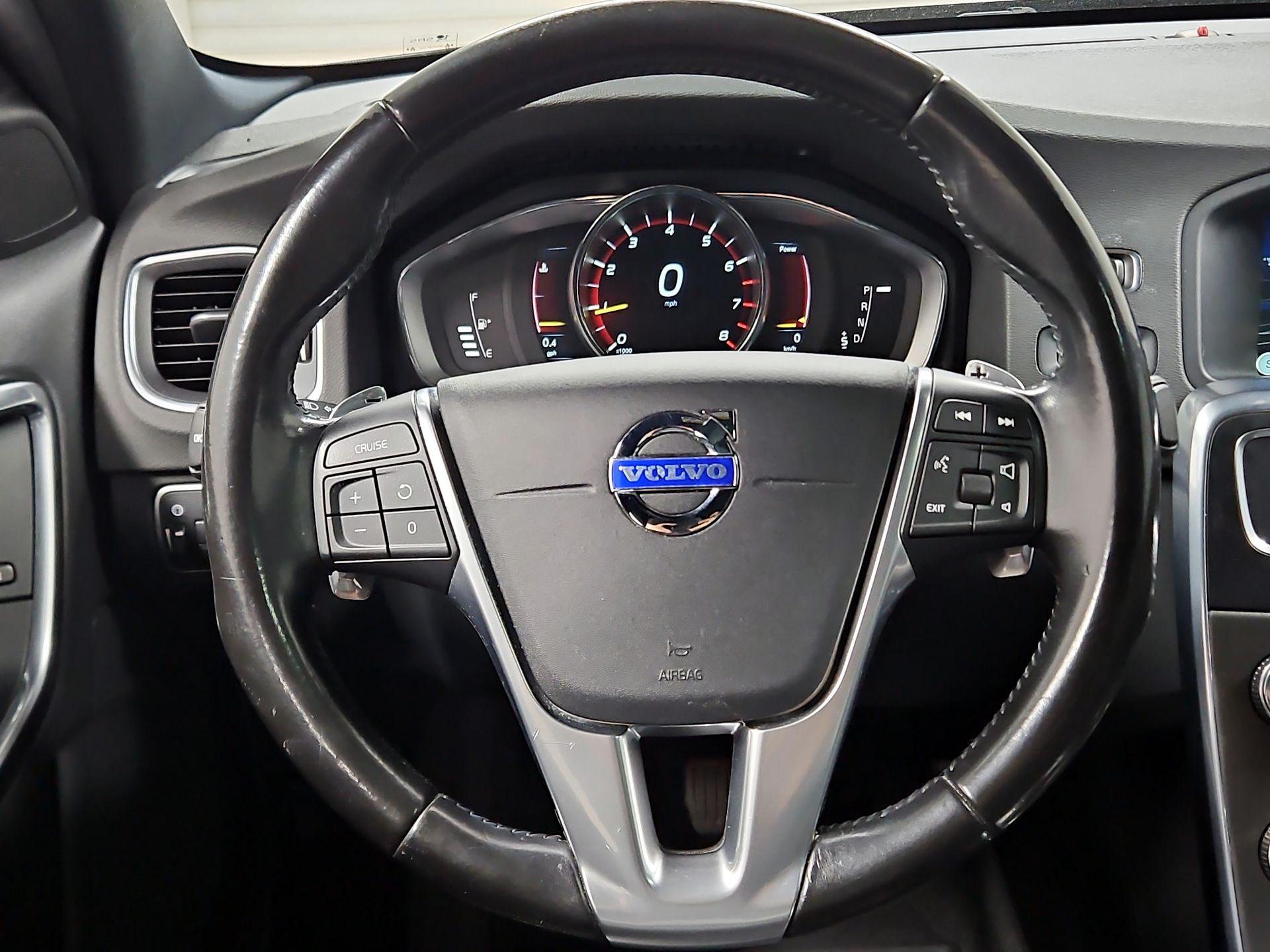 Thumbnail: 2016 Volvo S60 - 10