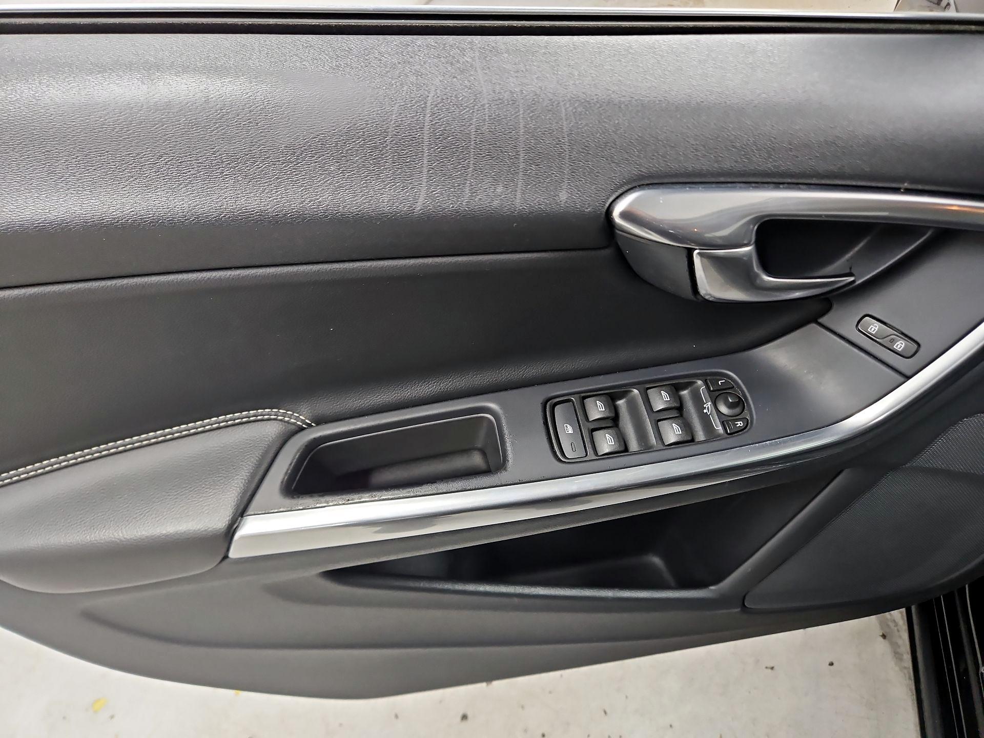 Thumbnail: 2016 Volvo S60 - 12