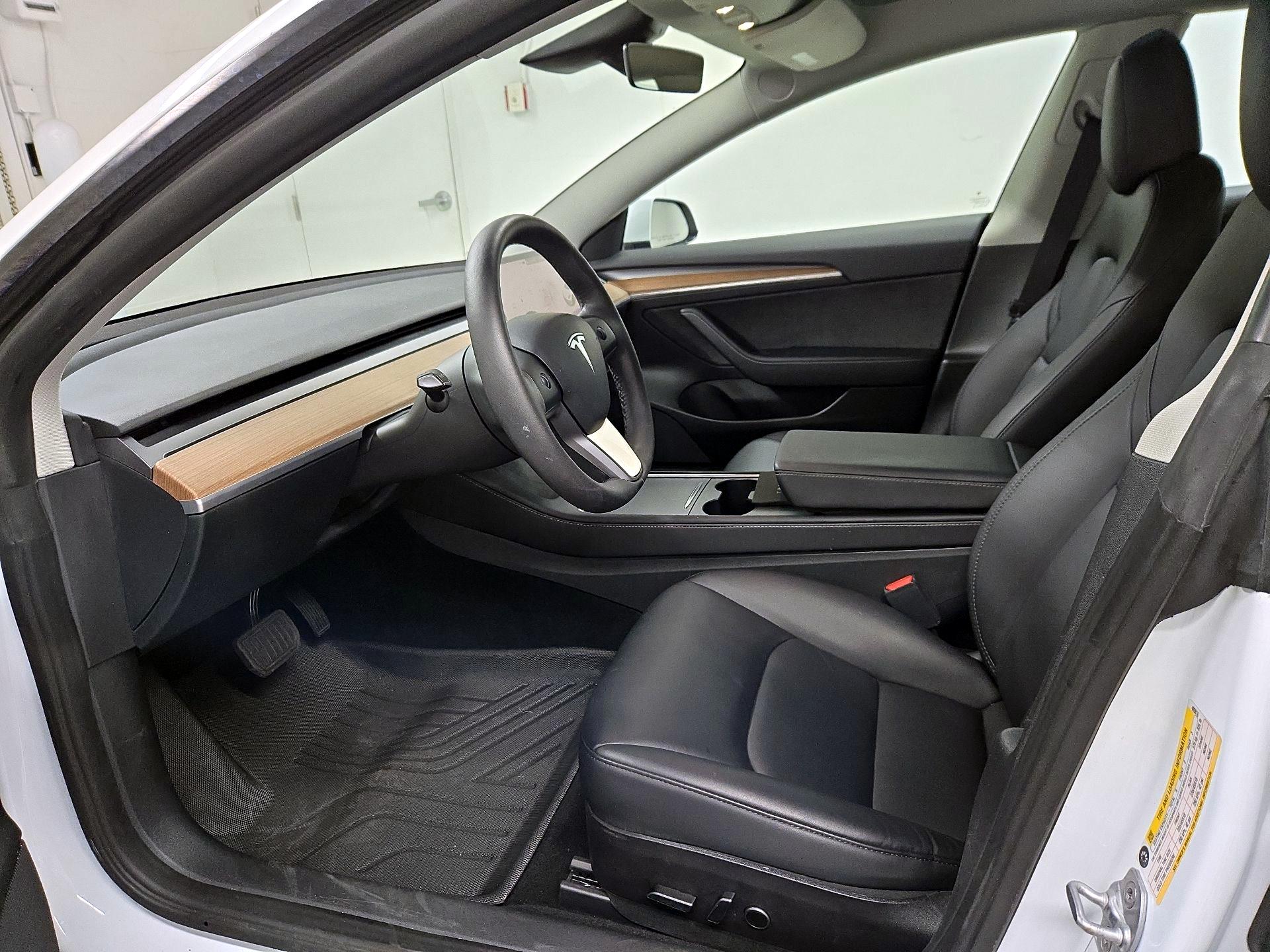 Thumbnail: 2023 Tesla Model 3 - 11