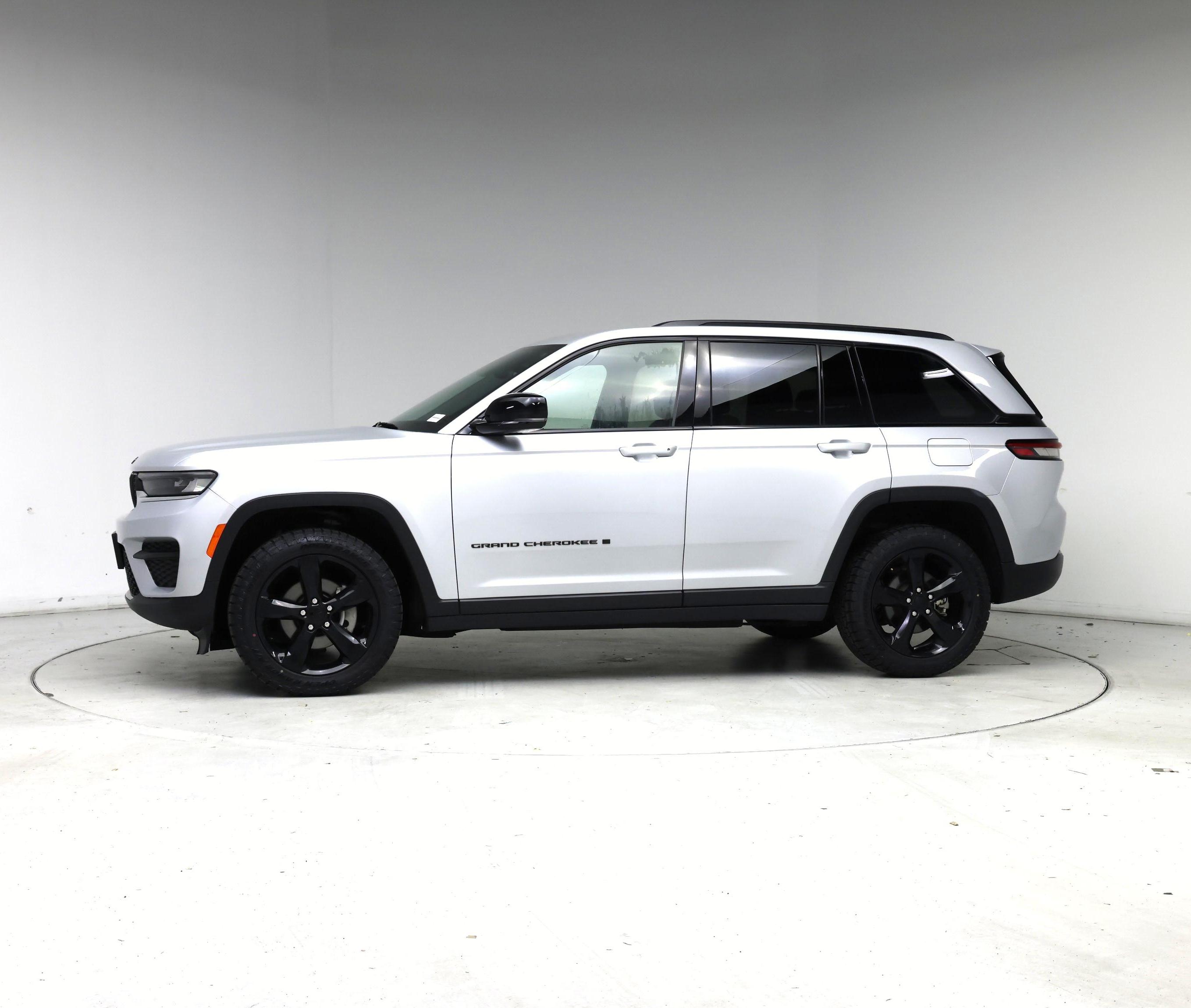 Thumbnail: 2023 Jeep Grand Cherokee - 3