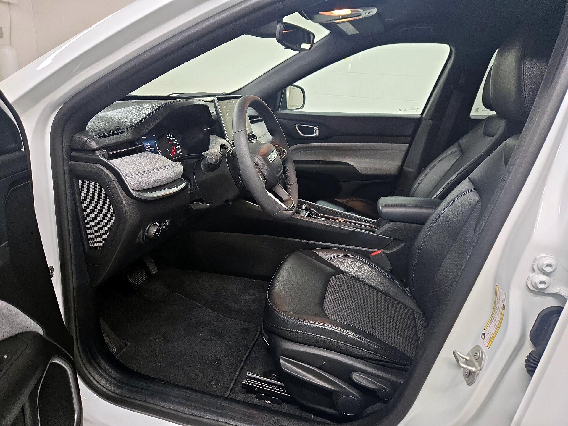 Thumbnail: 2023 Jeep Compass - 11