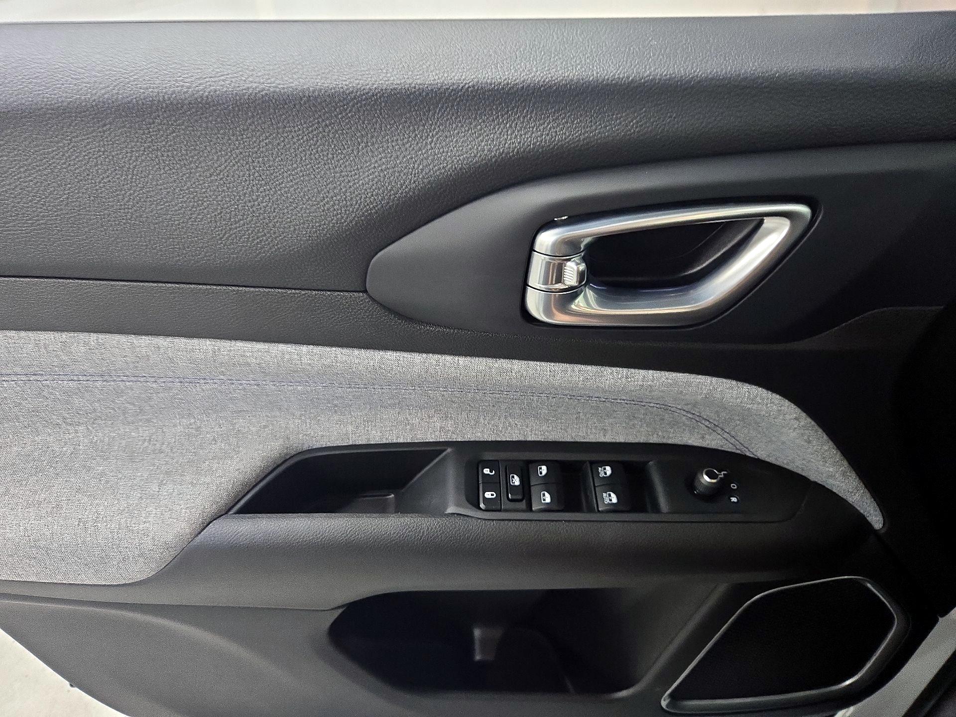 Thumbnail: 2023 Jeep Compass - 12