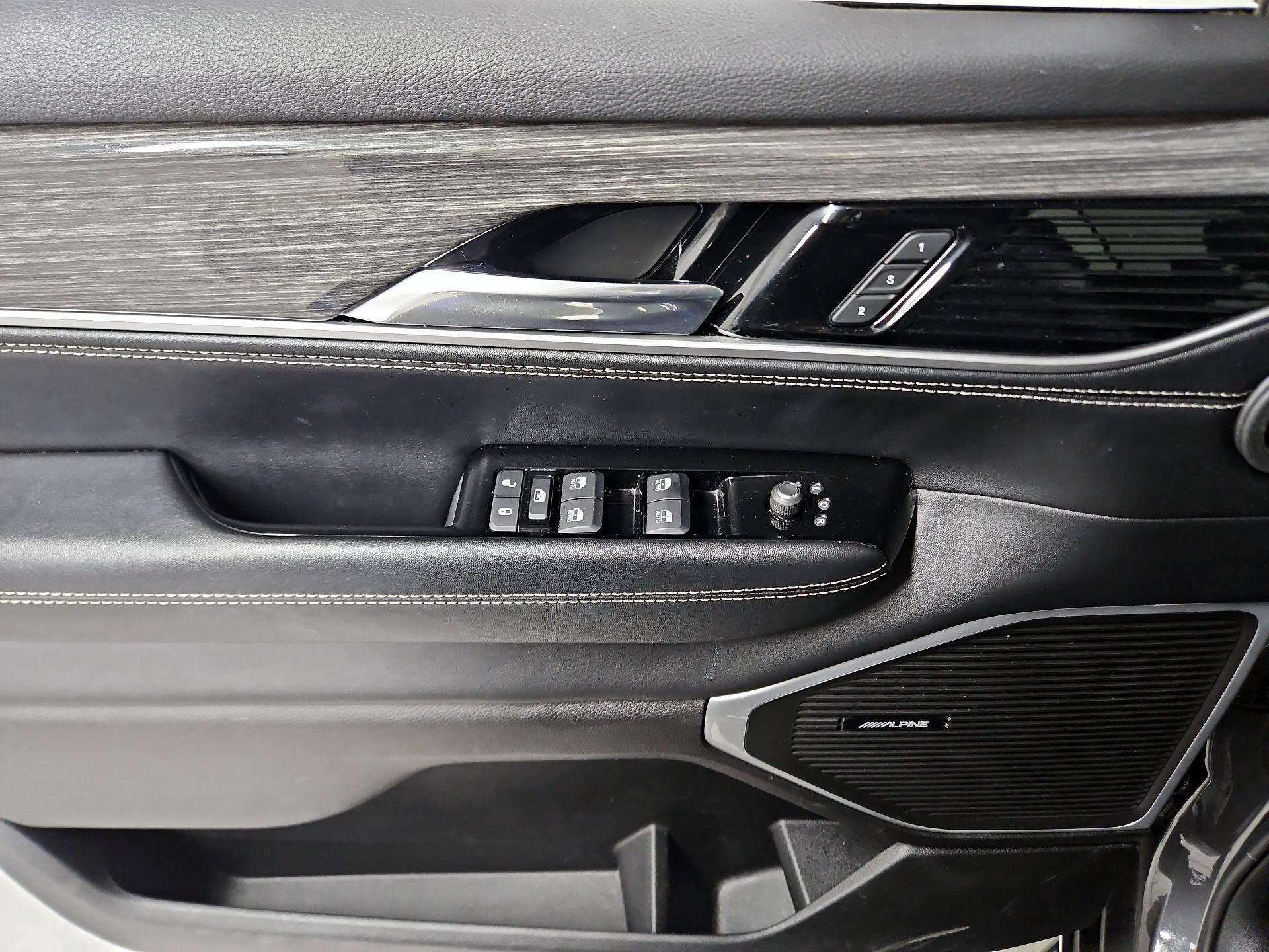 Thumbnail: 2022 Jeep Wagoneer - 12