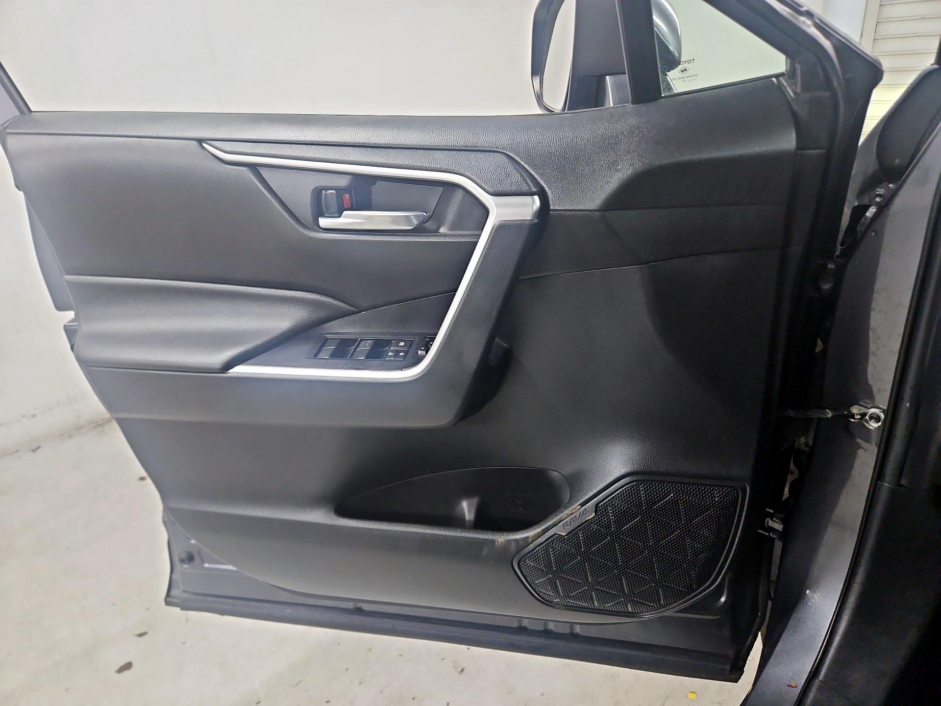 Thumbnail: 2021 Toyota RAV4 - 12