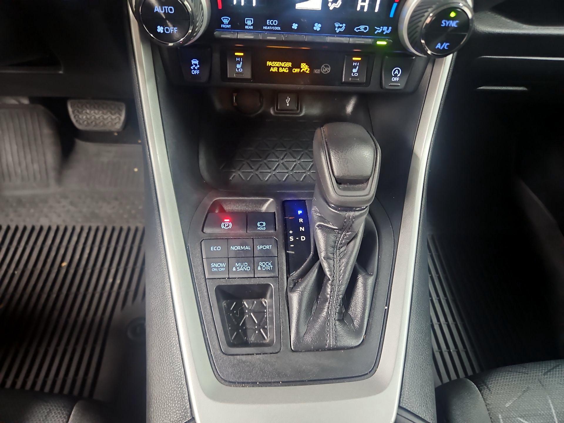 Thumbnail: 2021 Toyota RAV4 - 17