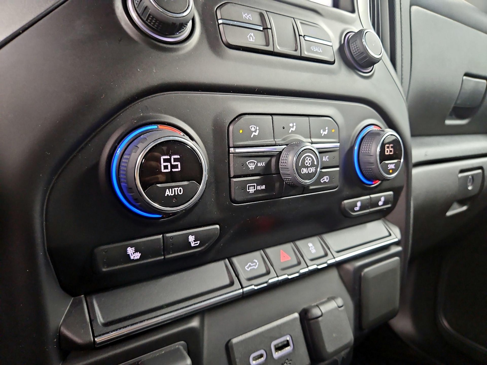 2022 Chevrolet Silverado 3500HD LT - Photo 17