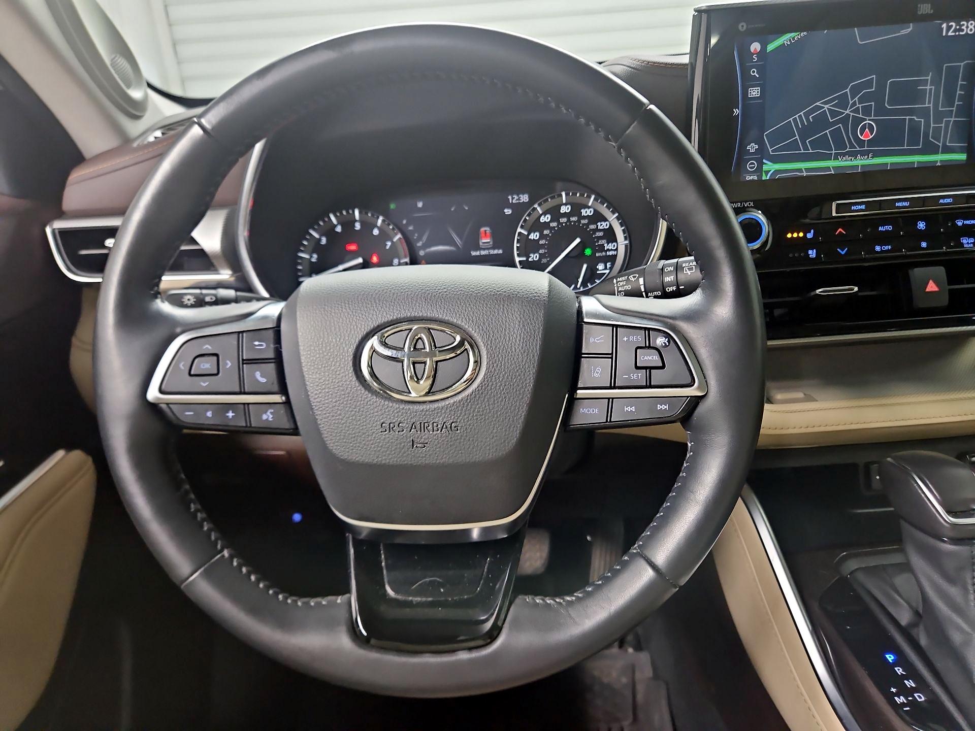 Thumbnail: 2021 Toyota Highlander - 10