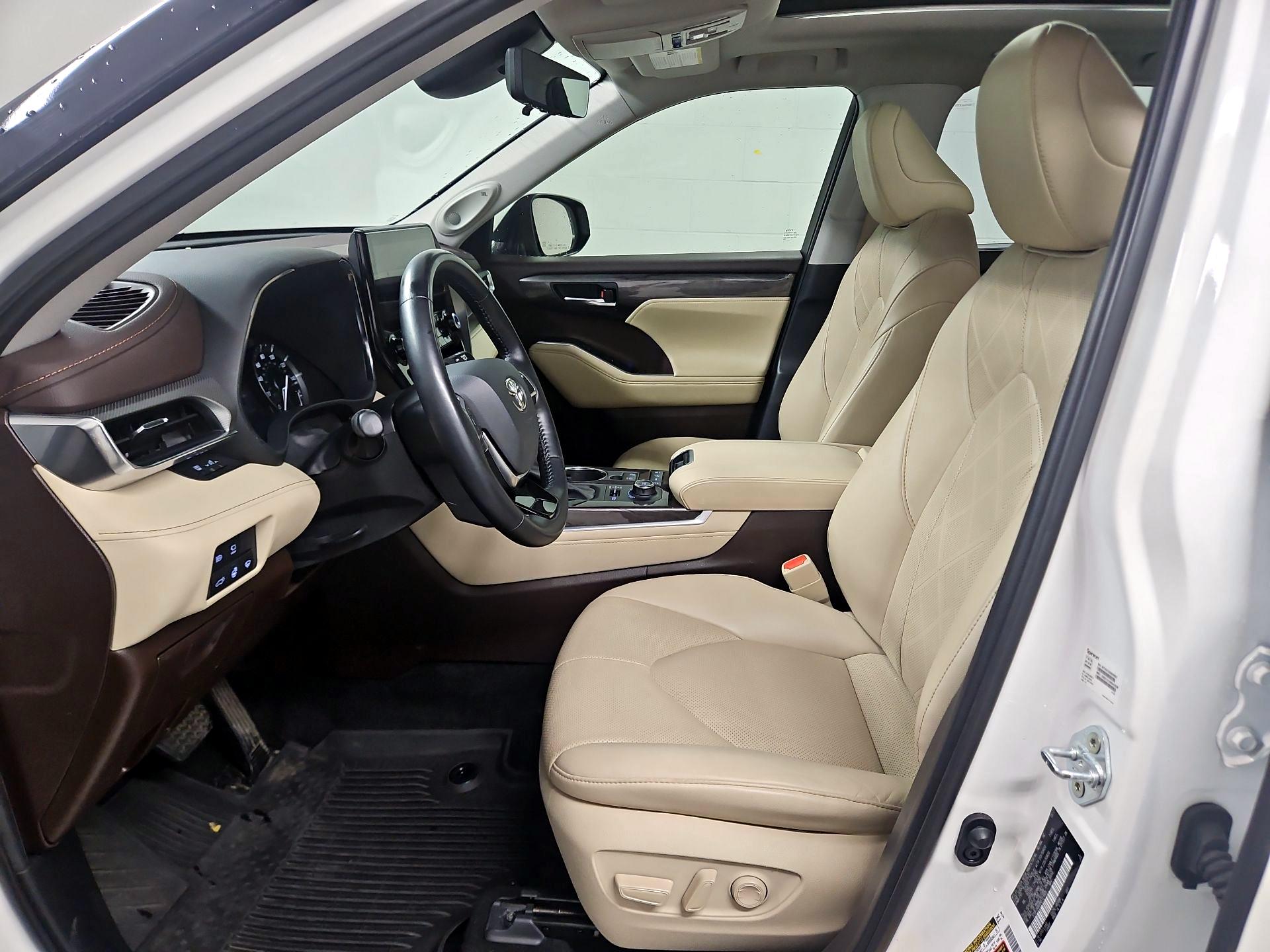Thumbnail: 2021 Toyota Highlander - 11