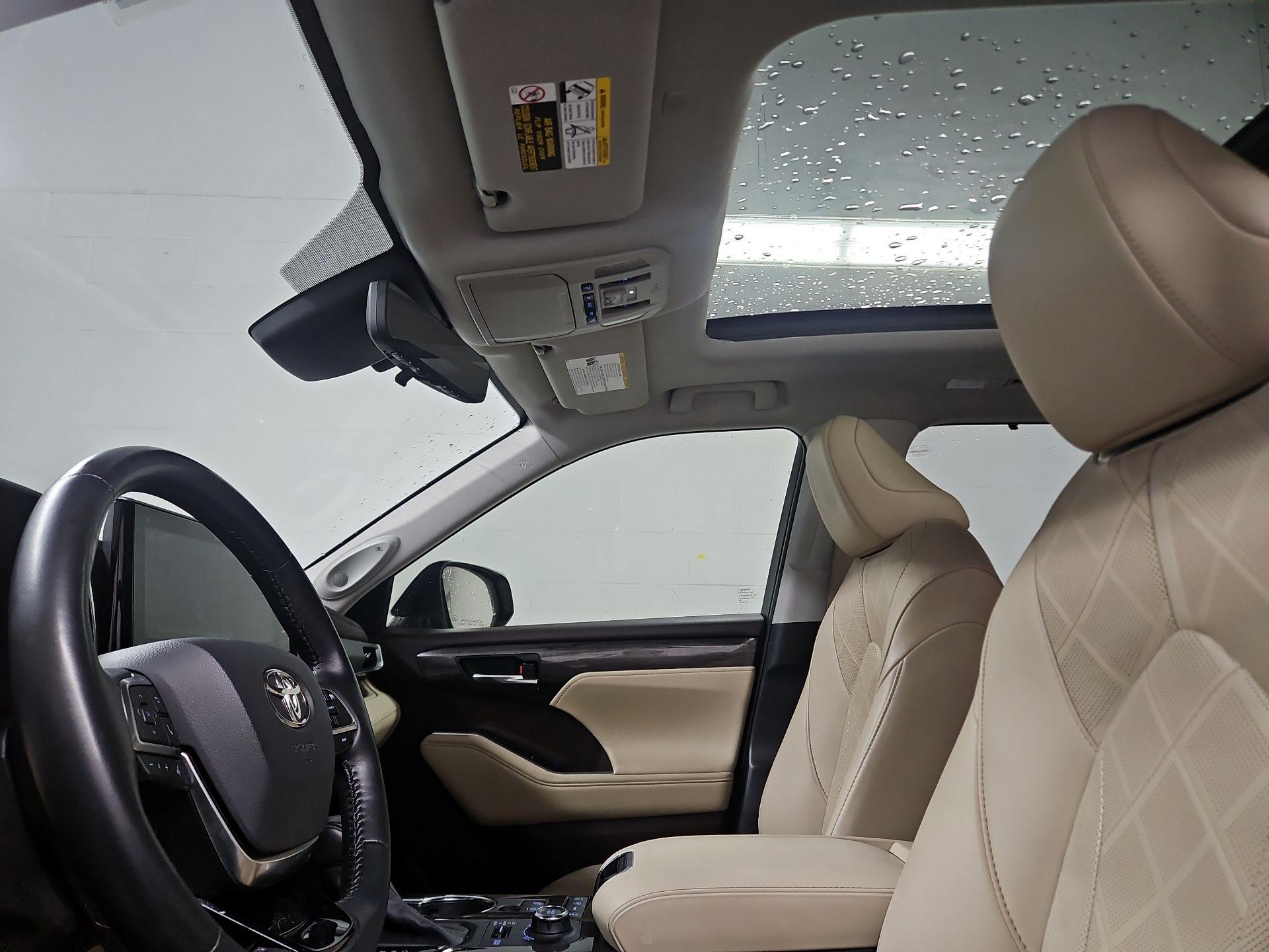 Thumbnail: 2021 Toyota Highlander - 20