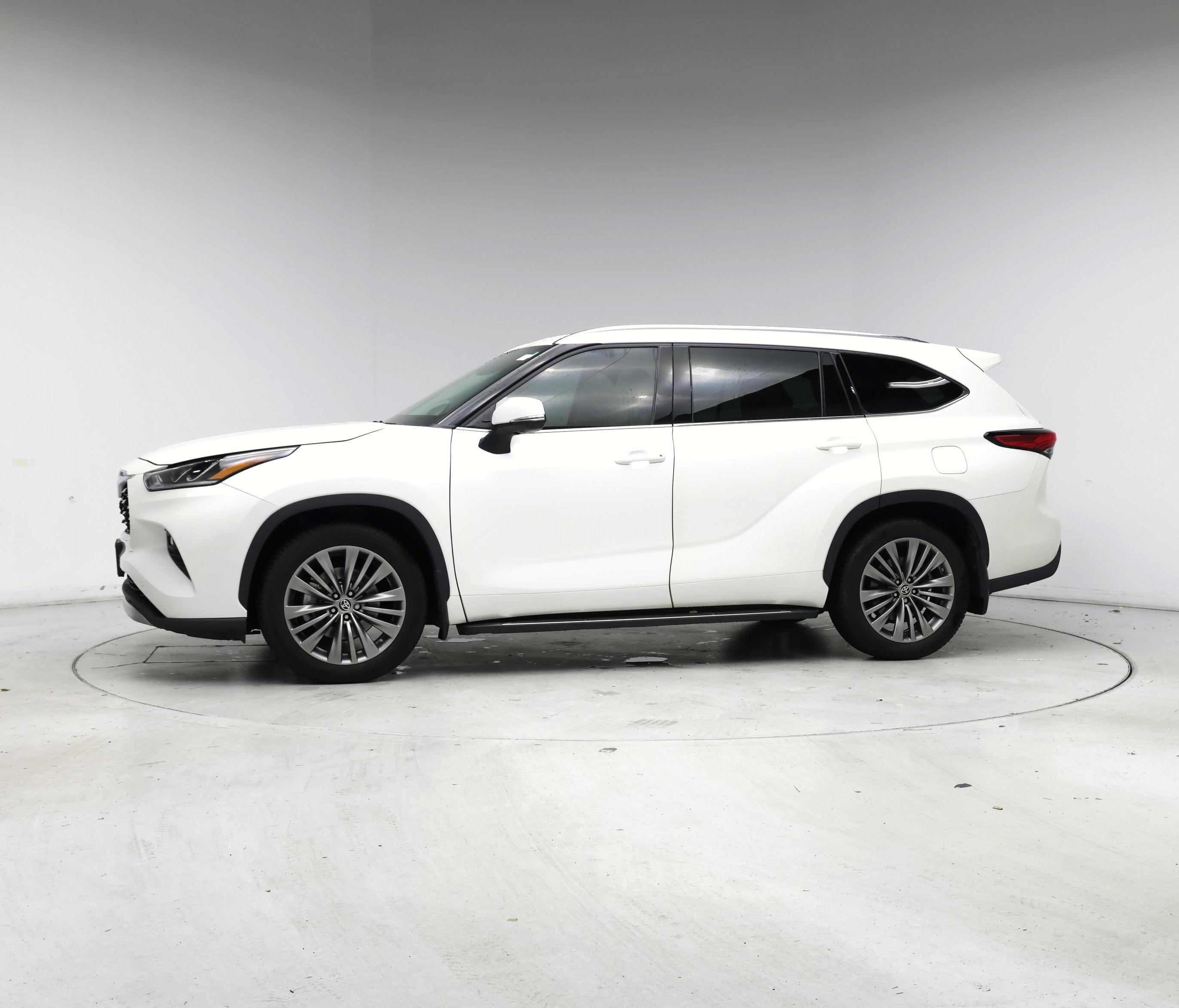 Thumbnail: 2021 Toyota Highlander - 3