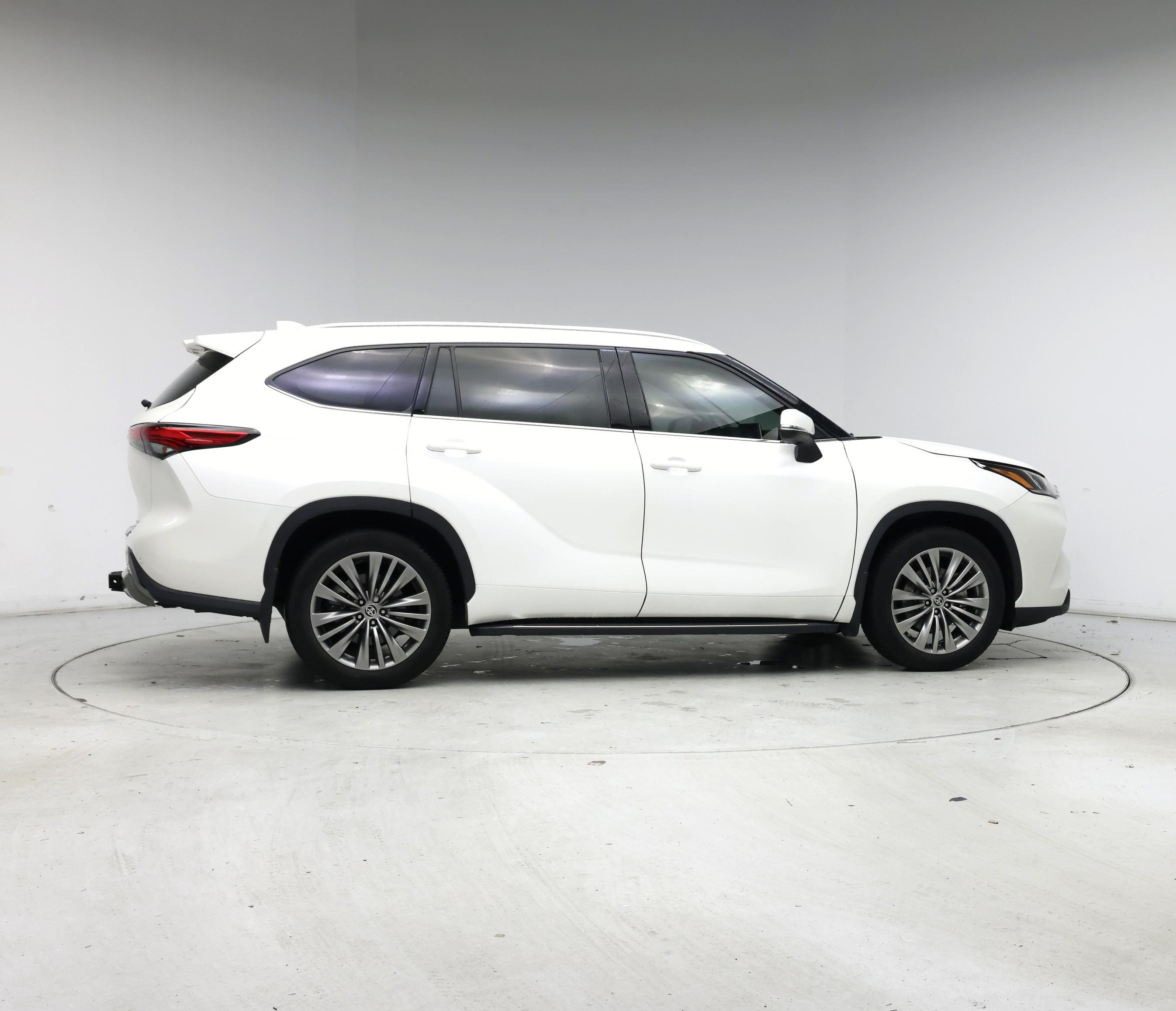 Thumbnail: 2021 Toyota Highlander - 7