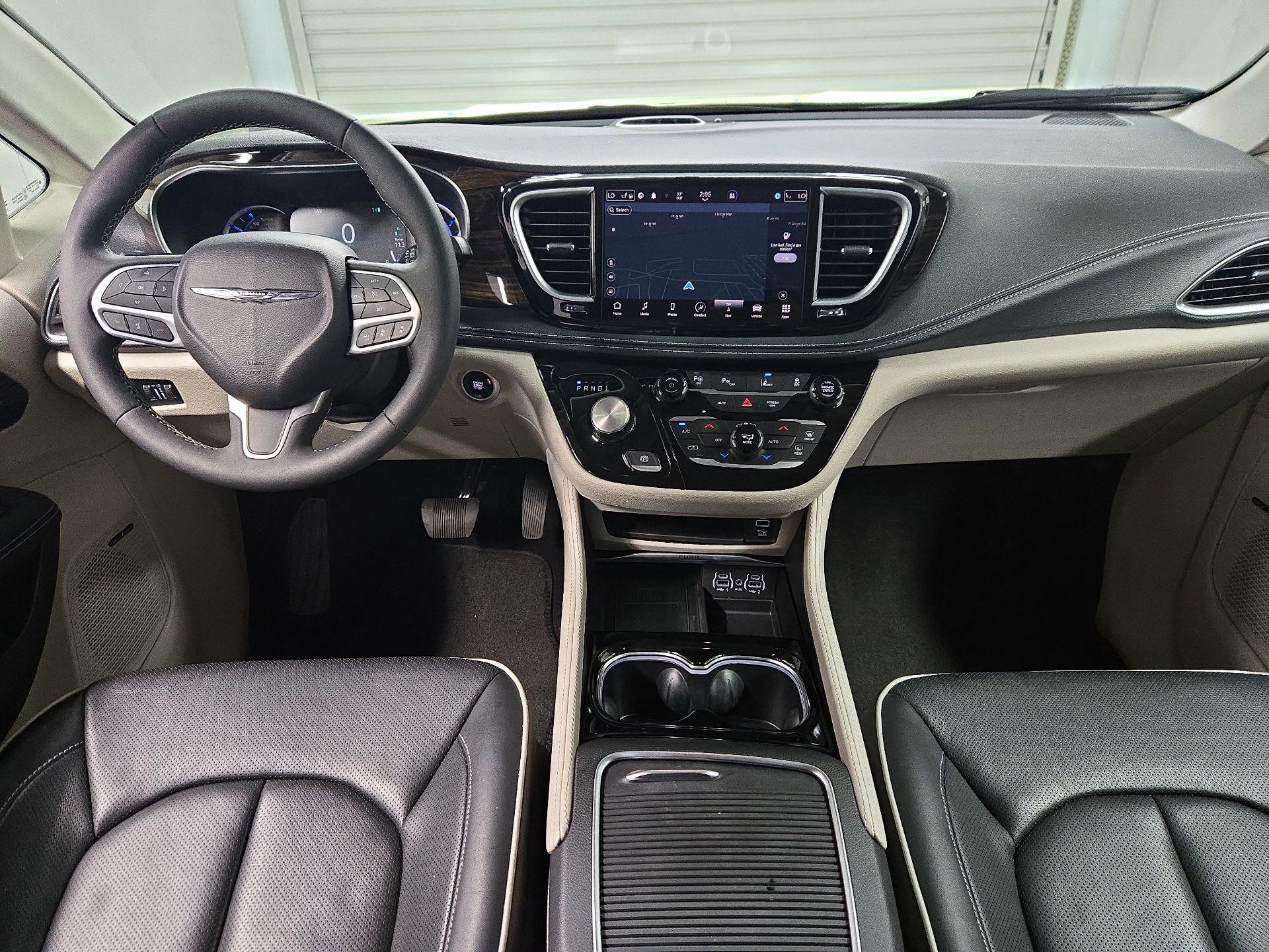 Thumbnail: 2023 Chrysler Pacifica - 9