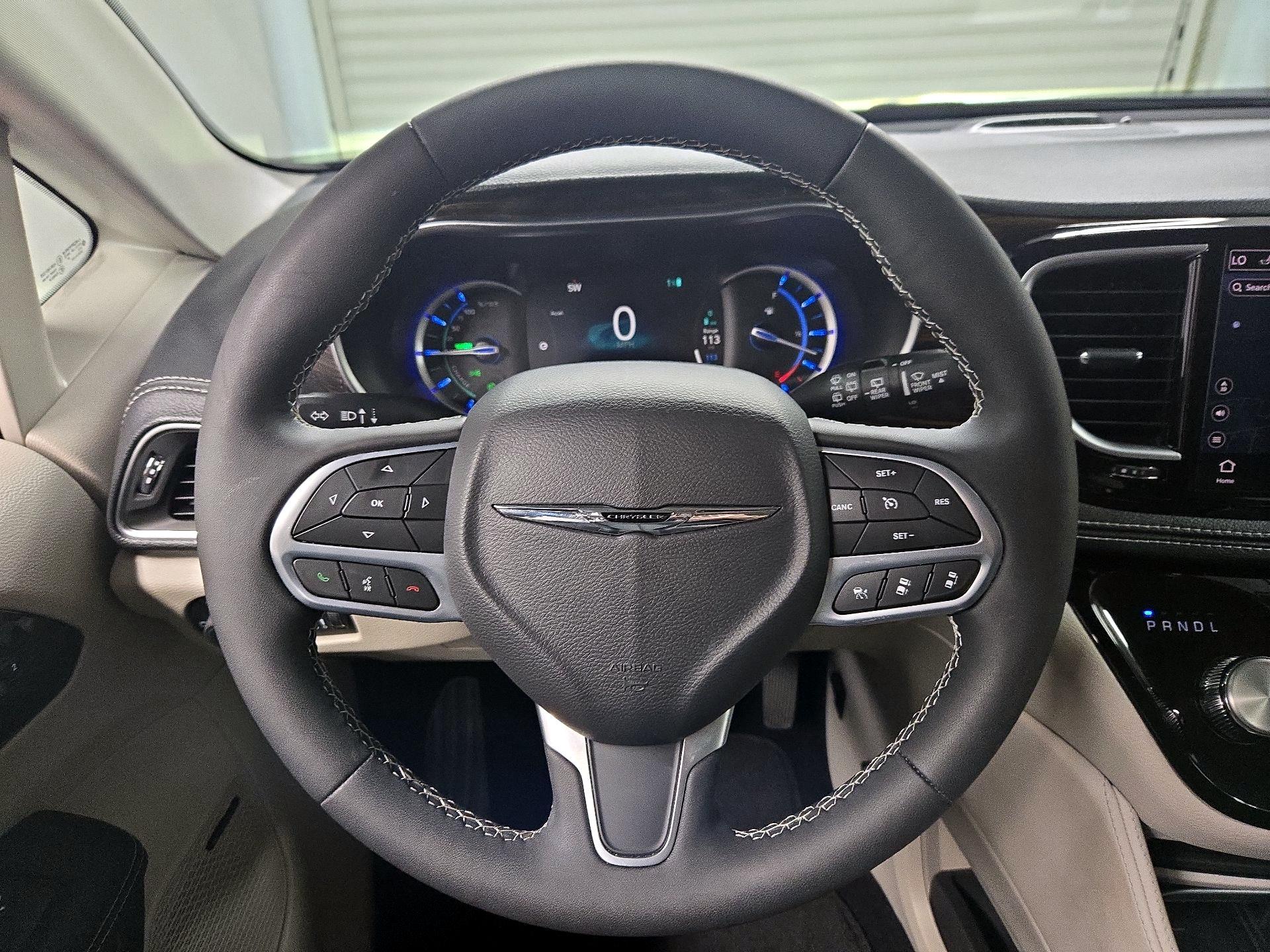 Thumbnail: 2023 Chrysler Pacifica - 10