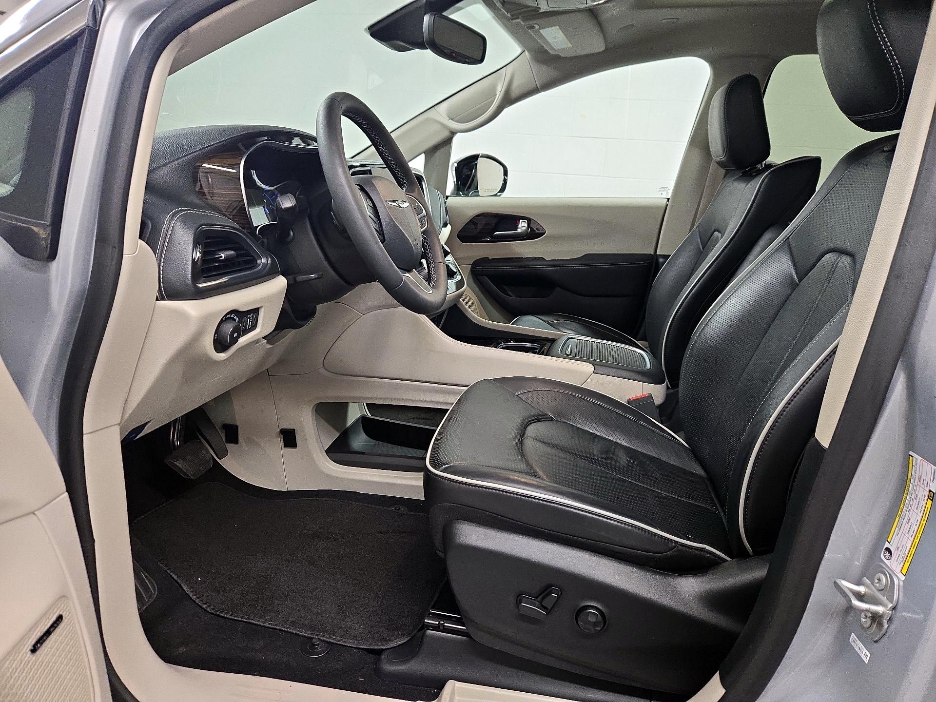 Thumbnail: 2023 Chrysler Pacifica - 11