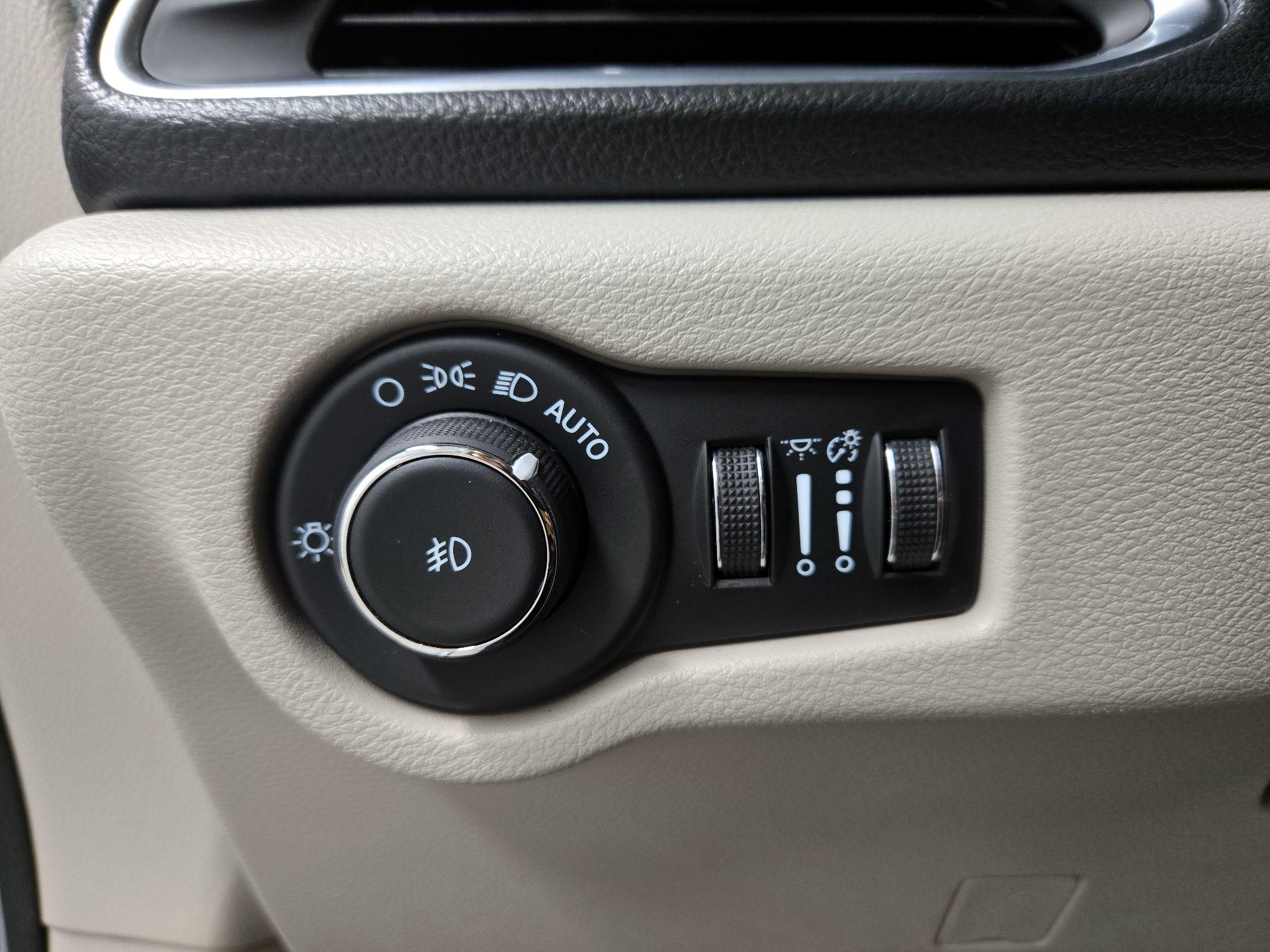 Thumbnail: 2023 Chrysler Pacifica - 13