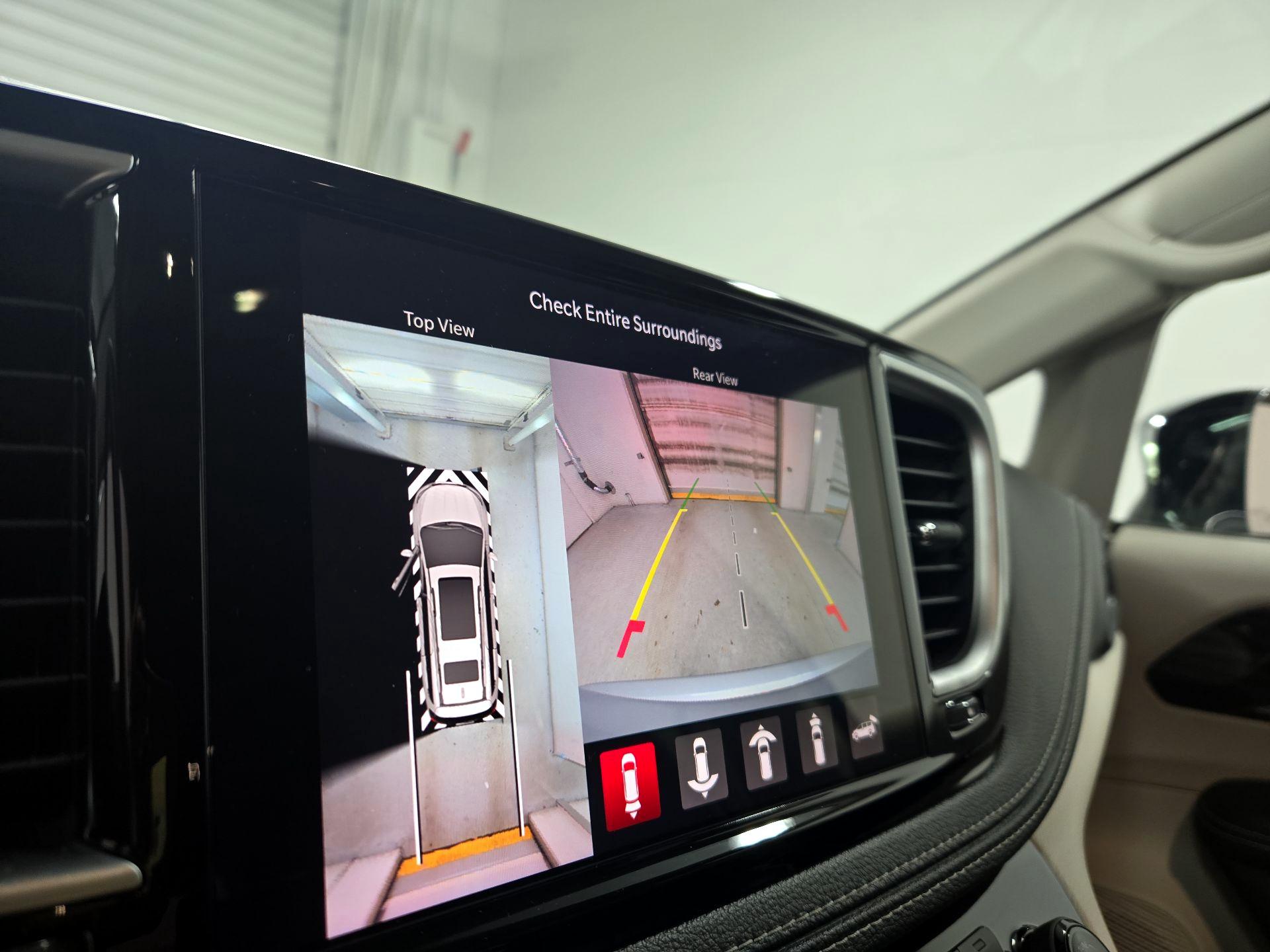 Thumbnail: 2023 Chrysler Pacifica - 15