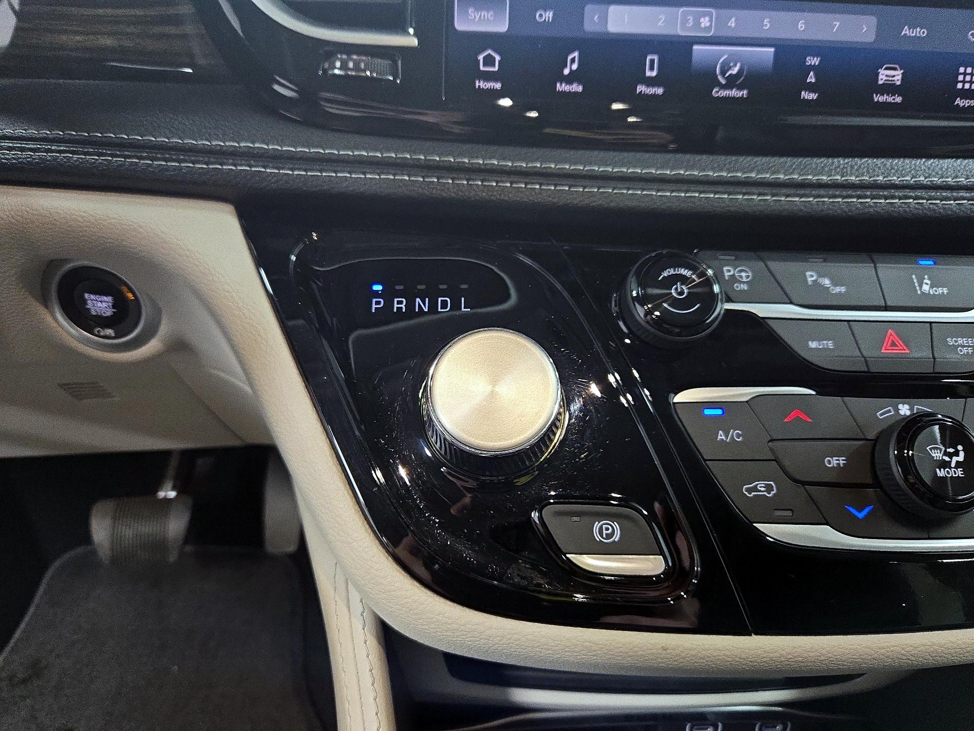 Thumbnail: 2023 Chrysler Pacifica - 18