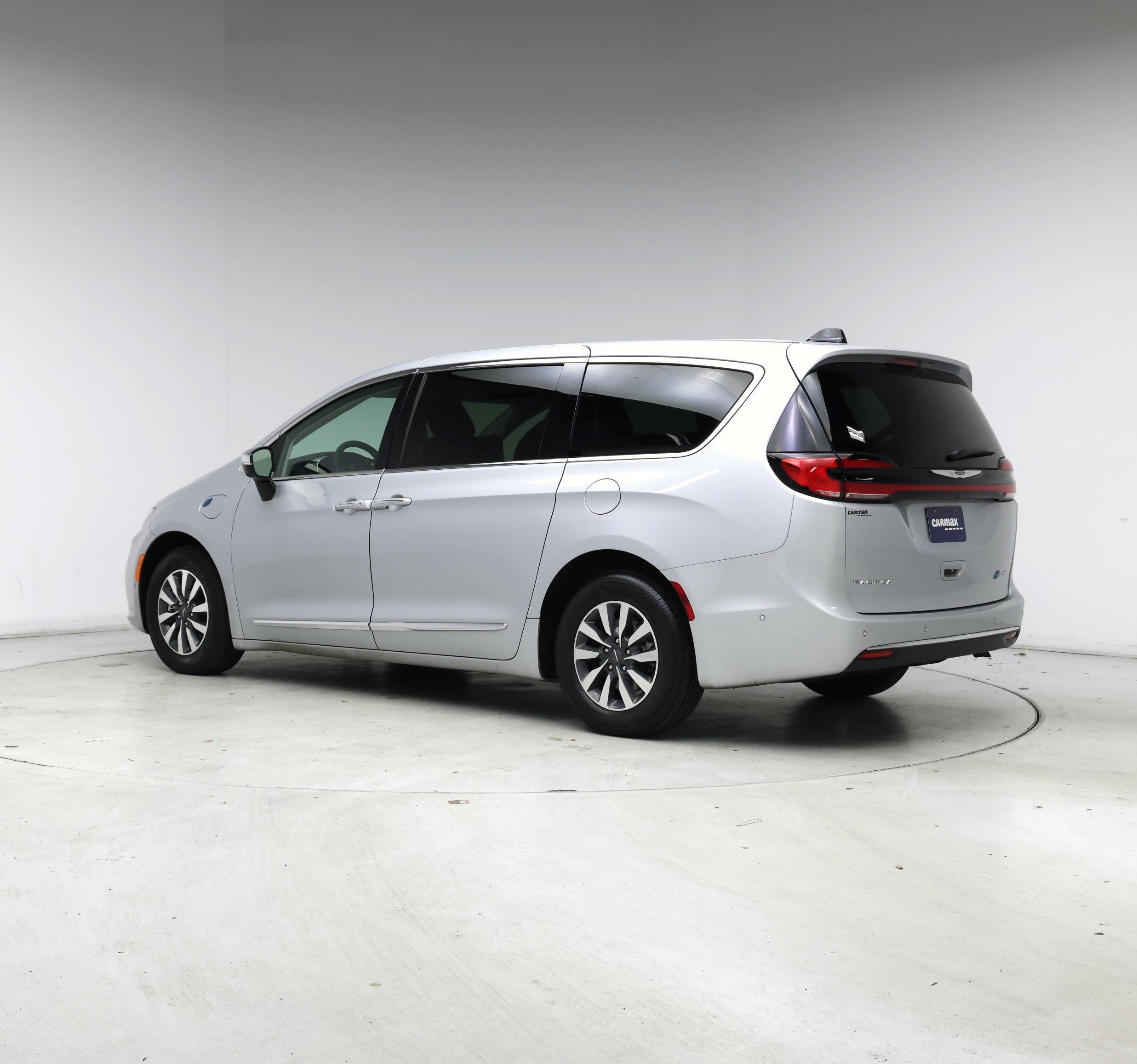 Thumbnail: 2023 Chrysler Pacifica - 2