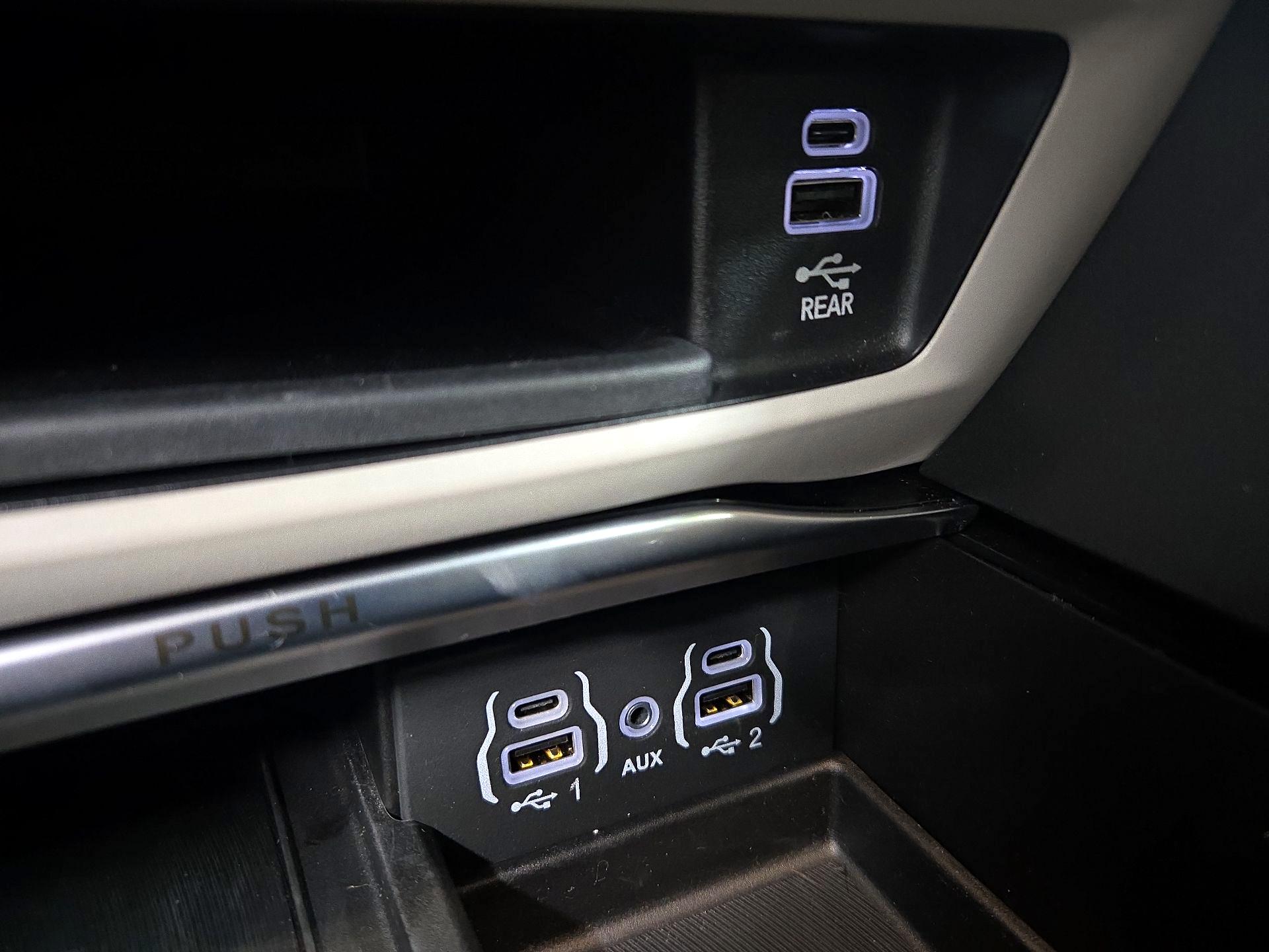 Thumbnail: 2023 Chrysler Pacifica - 19