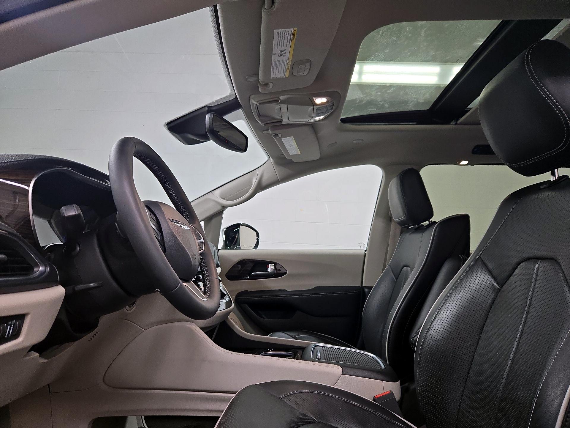 Thumbnail: 2023 Chrysler Pacifica - 20