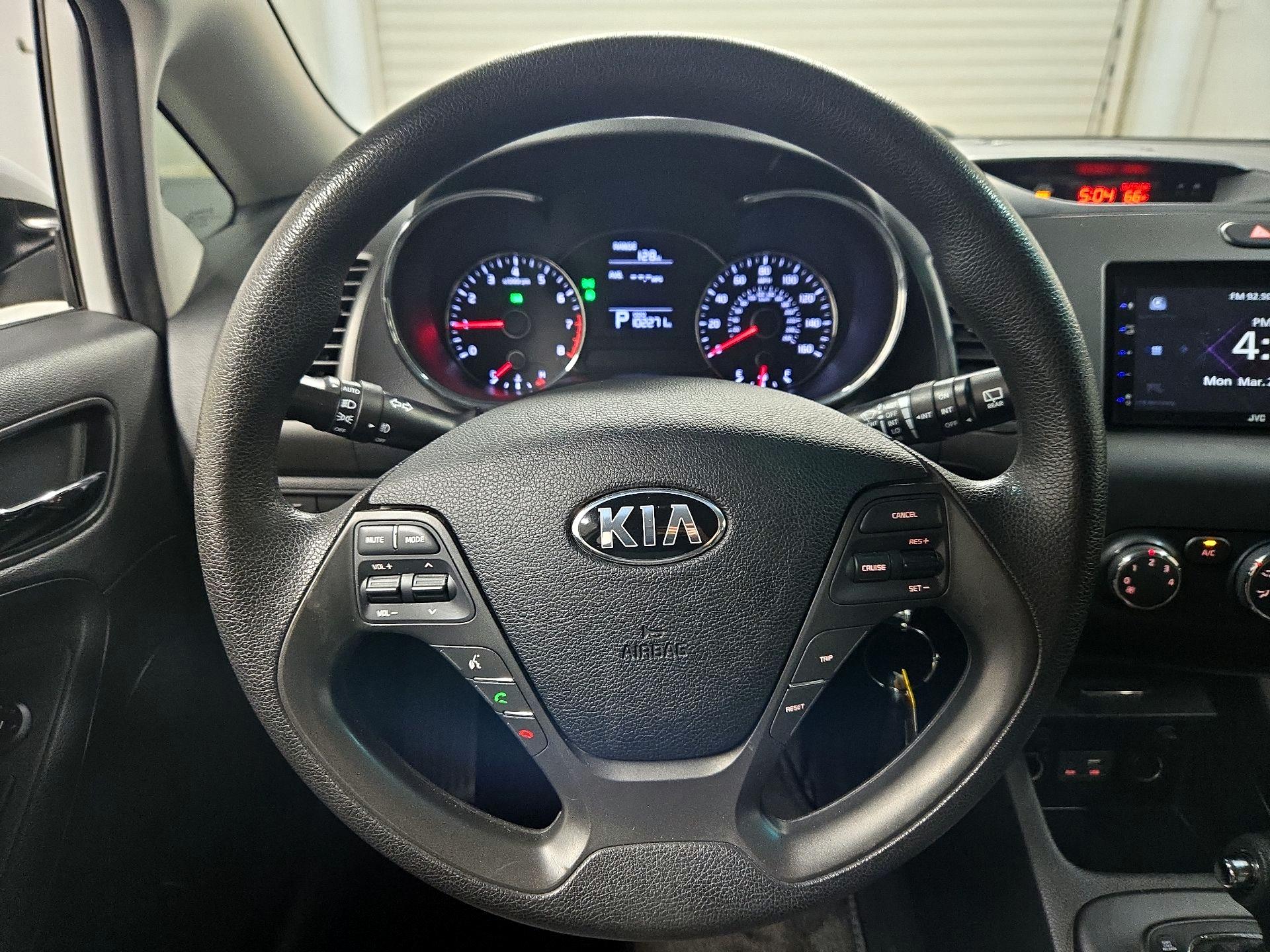 Thumbnail: 2016 Kia Forte - 10