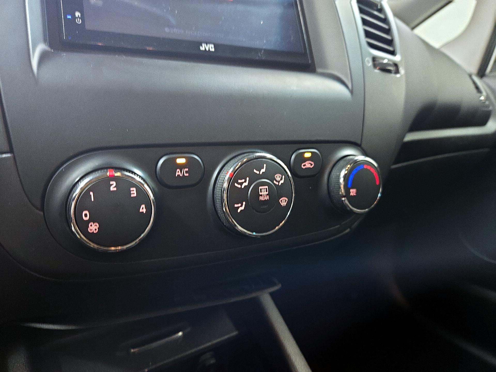 Thumbnail: 2016 Kia Forte - 15