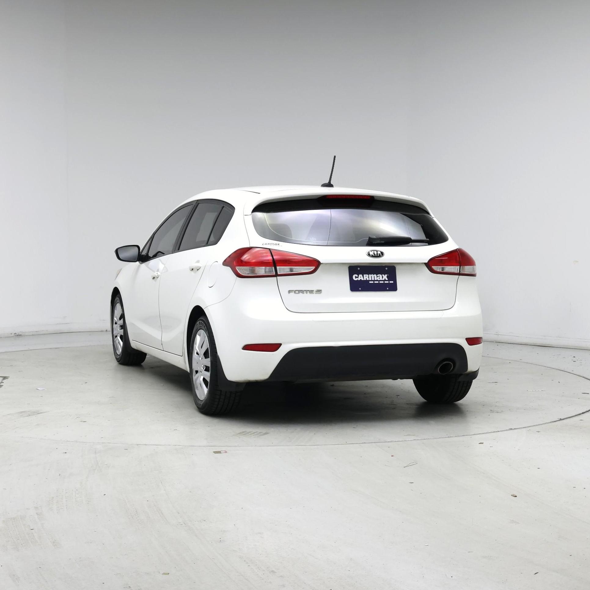 Thumbnail: 2016 Kia Forte - 6