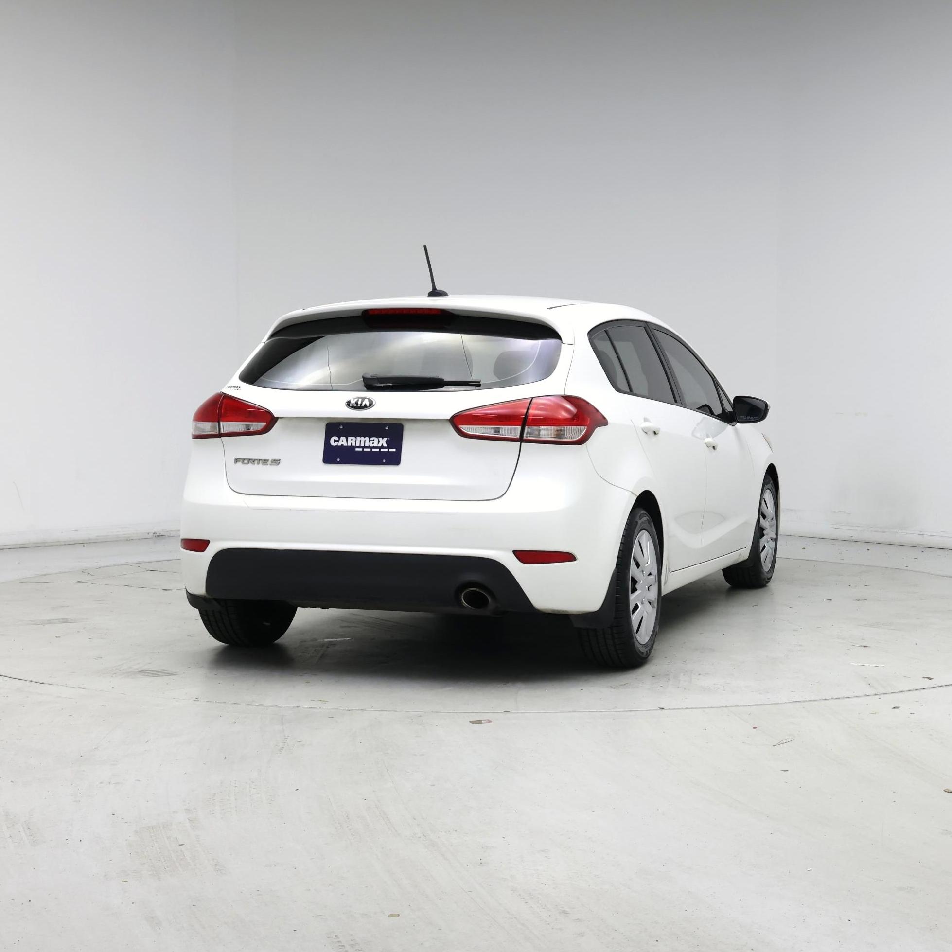 Thumbnail: 2016 Kia Forte - 8