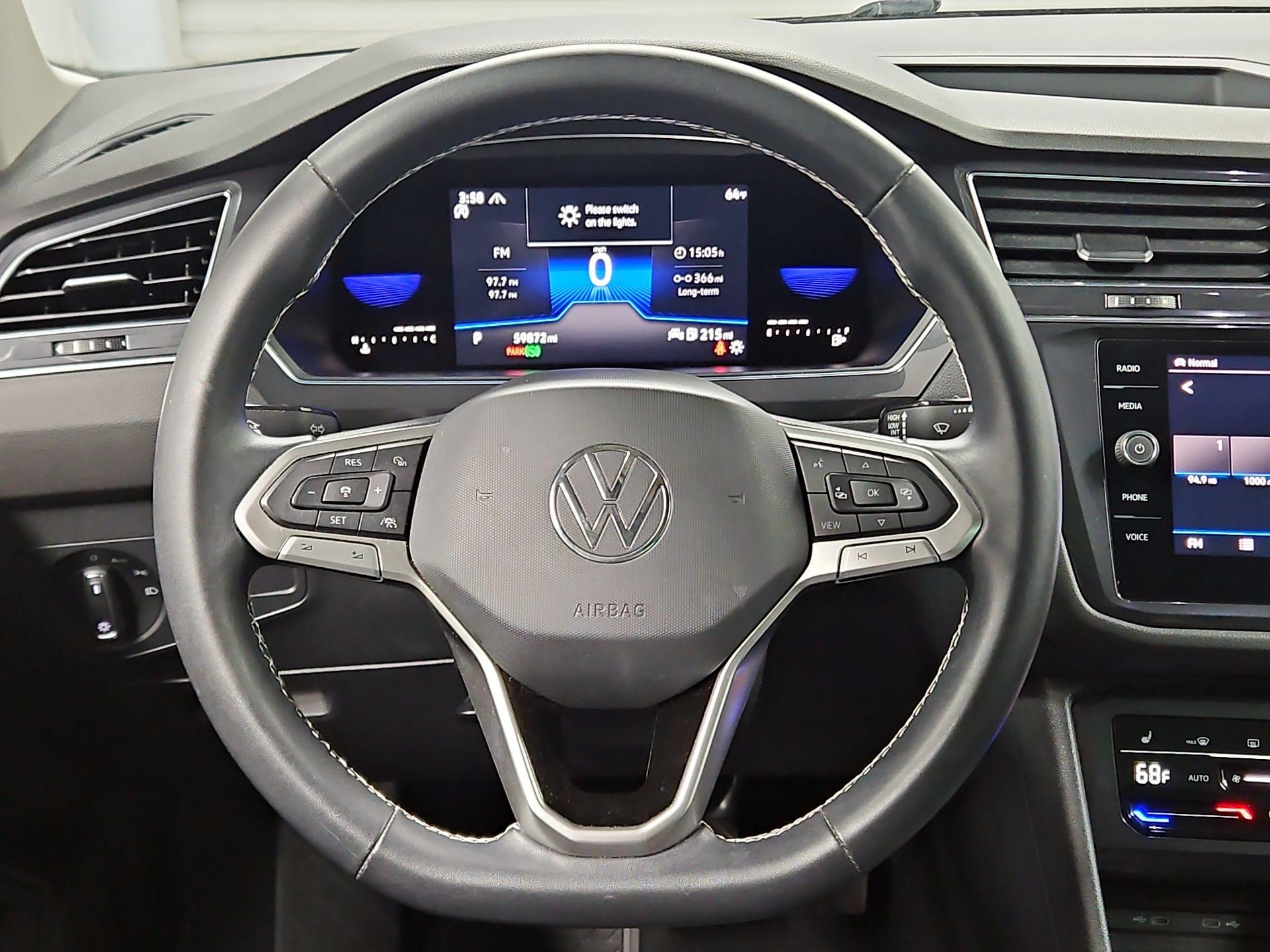 Thumbnail: 2022 Volkswagen Tiguan - 10