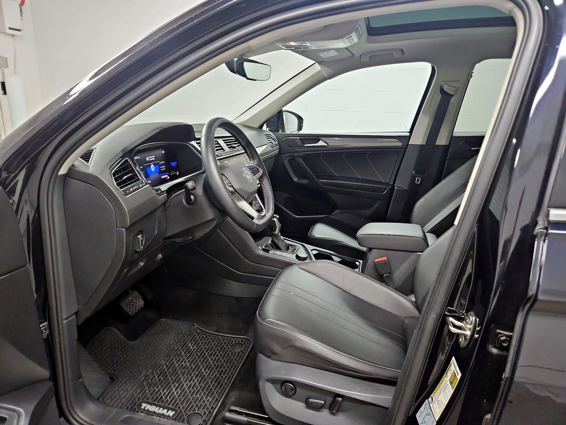 Thumbnail: 2022 Volkswagen Tiguan - 11