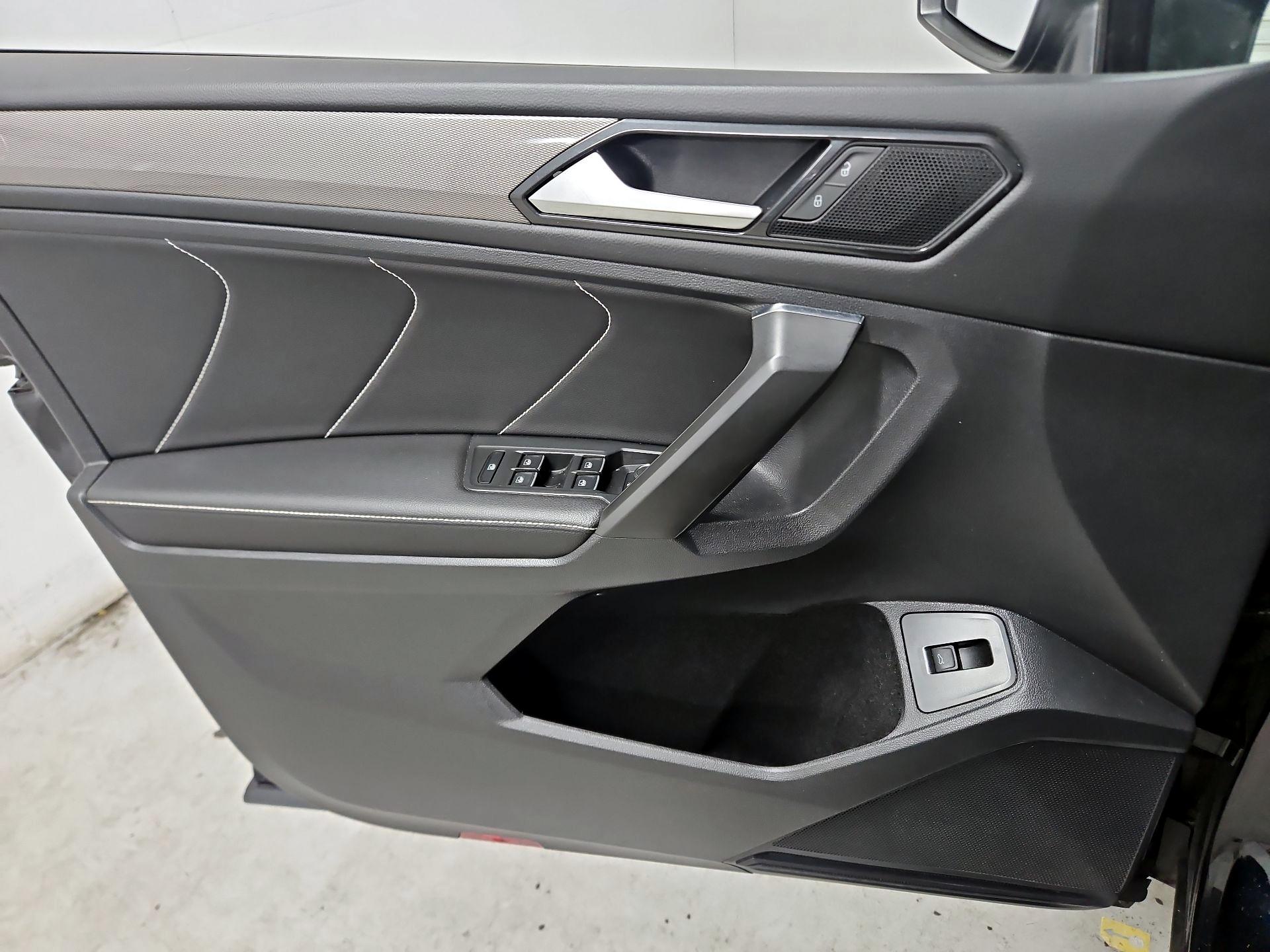 Thumbnail: 2022 Volkswagen Tiguan - 12