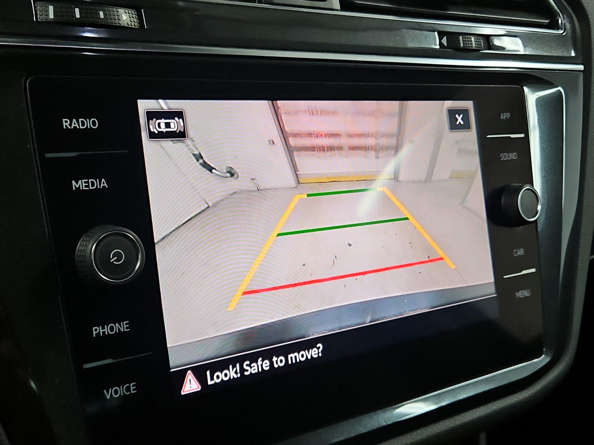 Thumbnail: 2022 Volkswagen Tiguan - 14