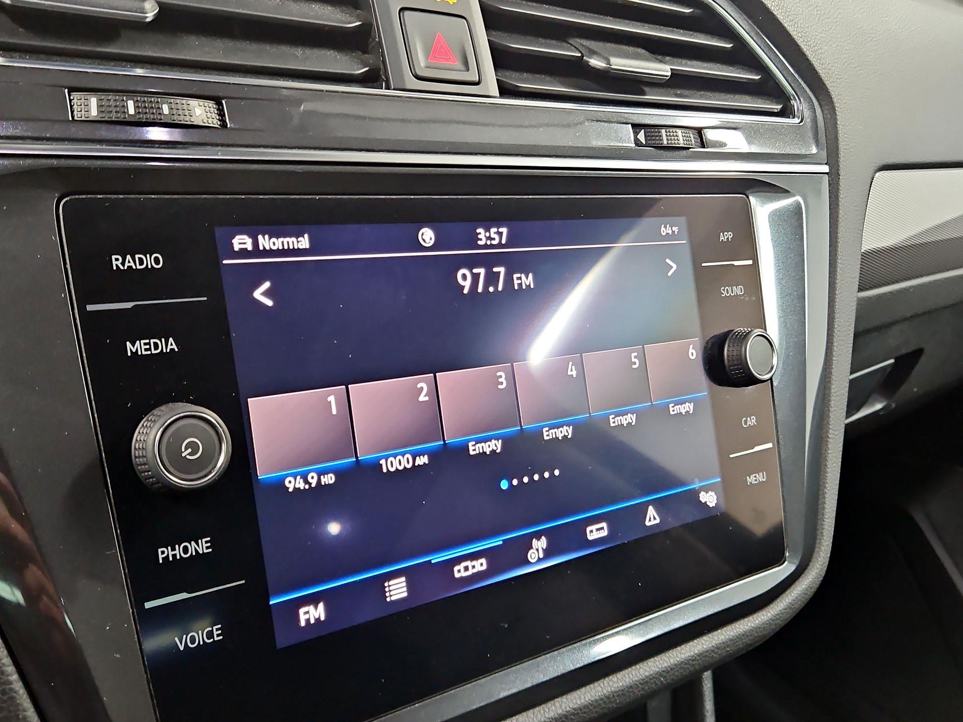 Thumbnail: 2022 Volkswagen Tiguan - 15