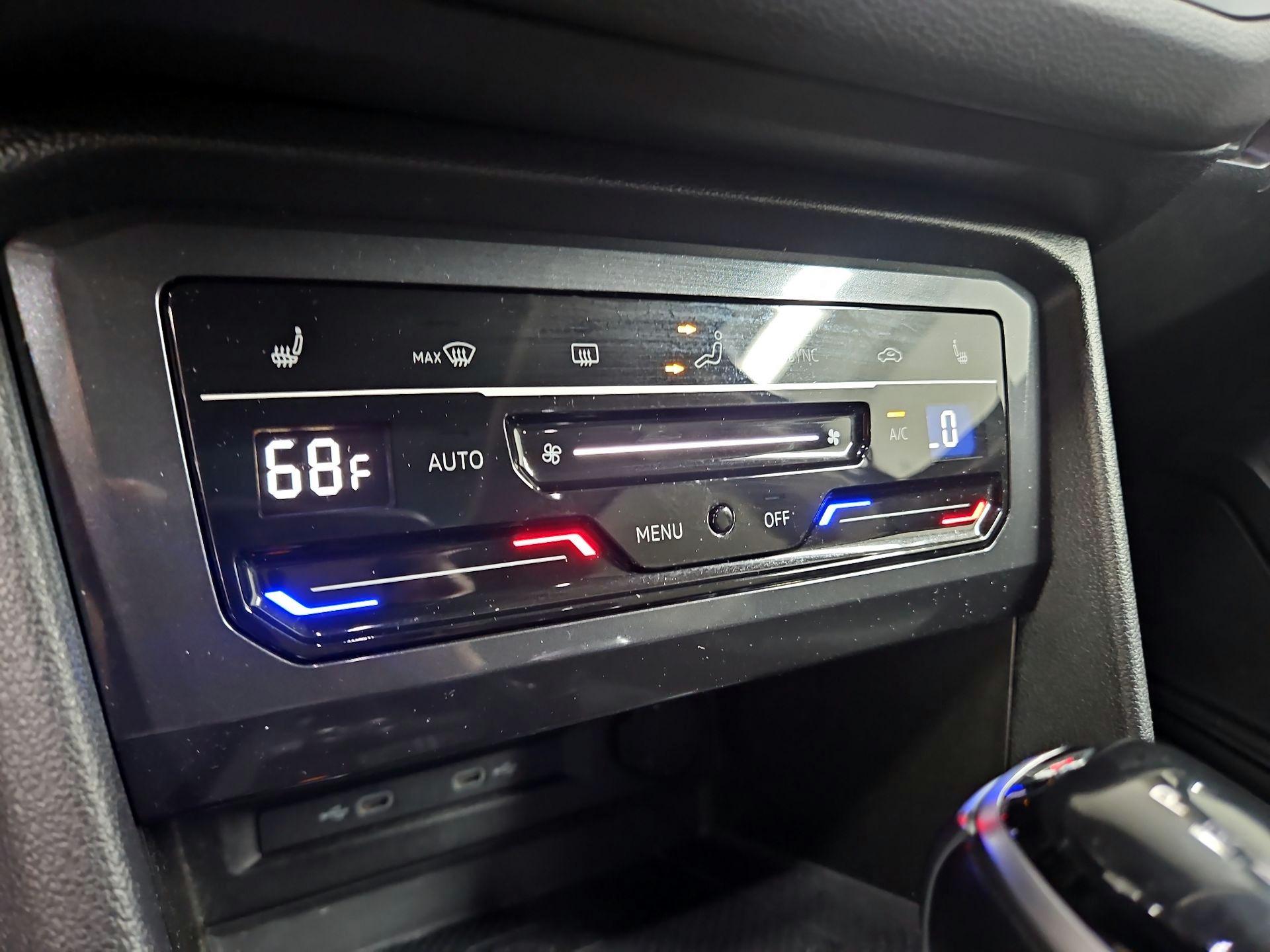 Thumbnail: 2022 Volkswagen Tiguan - 16