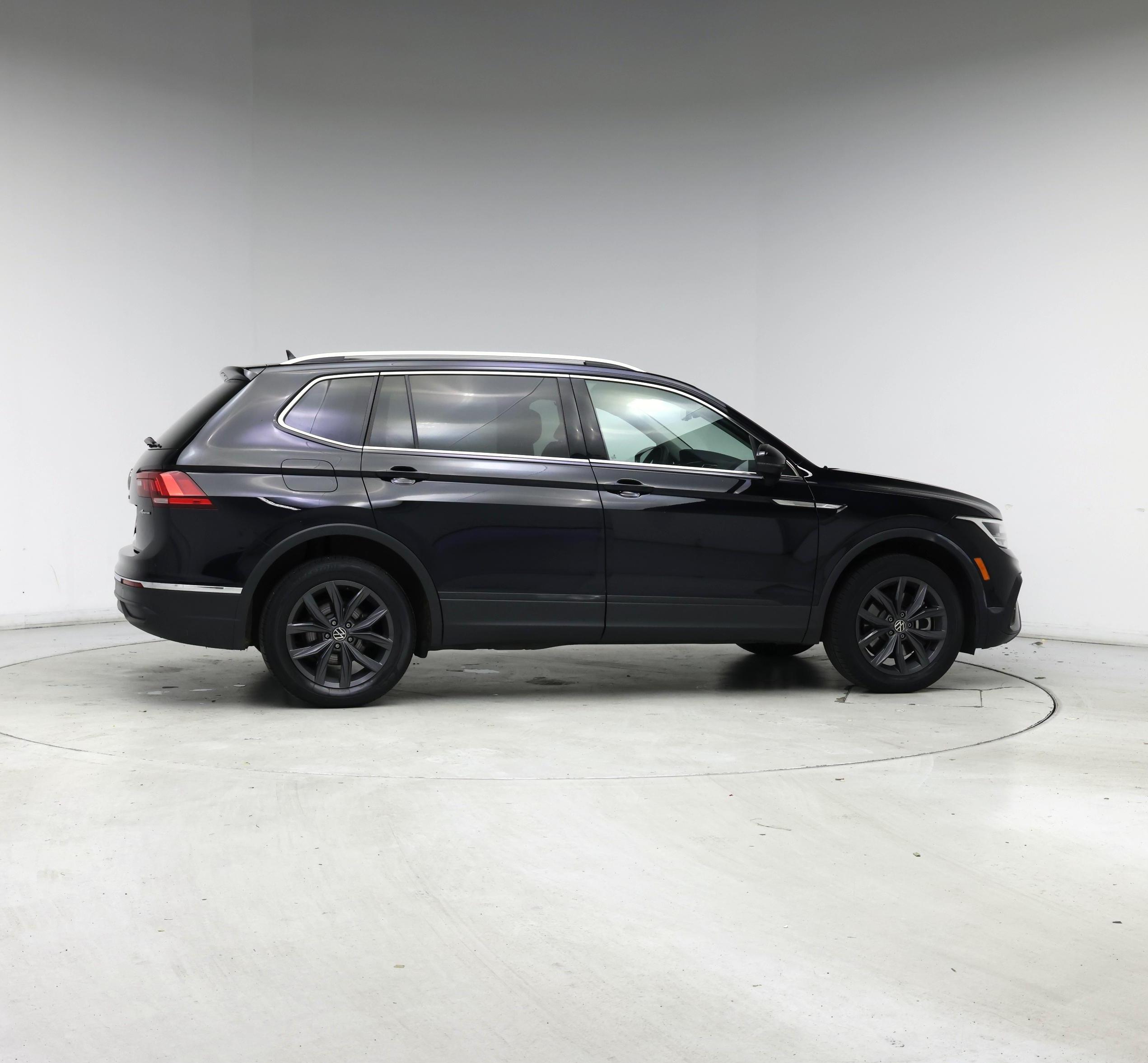 Thumbnail: 2022 Volkswagen Tiguan - 7