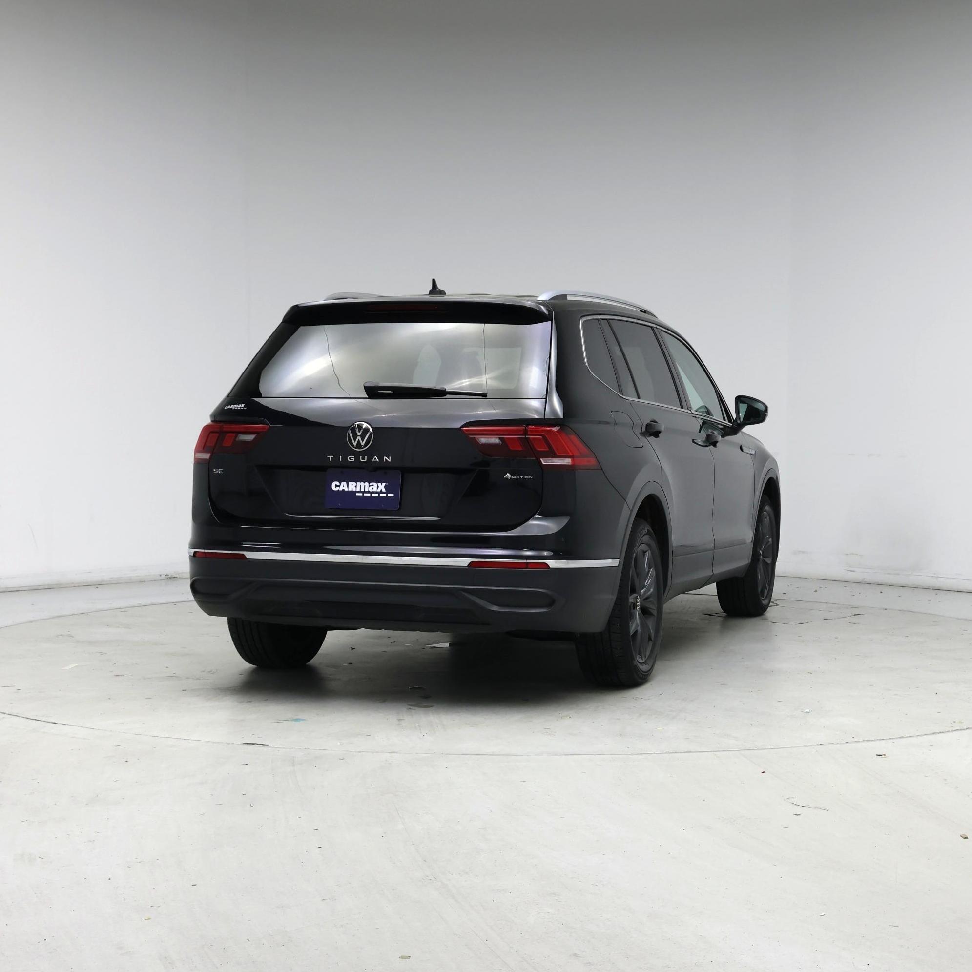 Thumbnail: 2022 Volkswagen Tiguan - 8