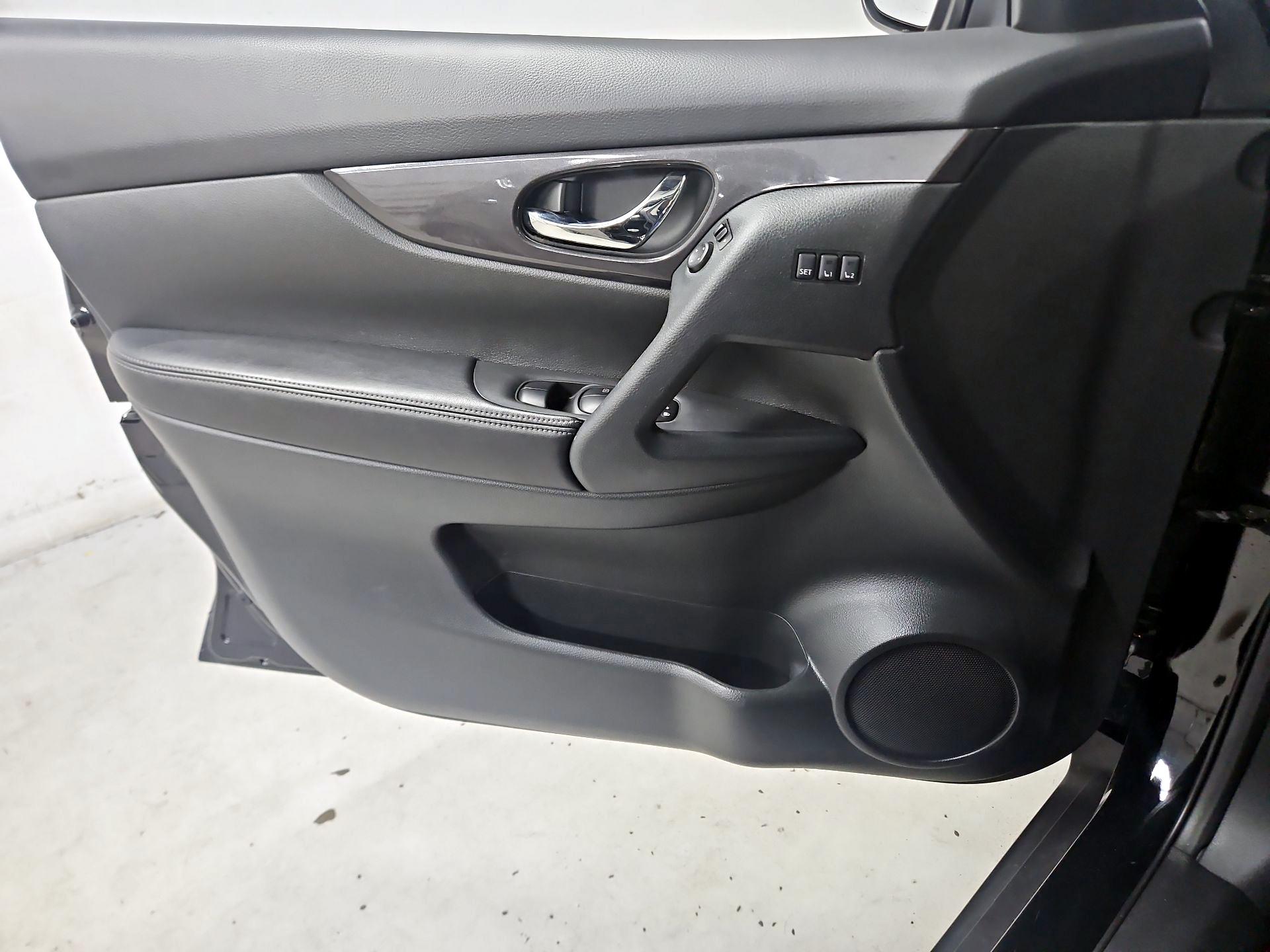 Thumbnail: 2019 Nissan Rogue - 12